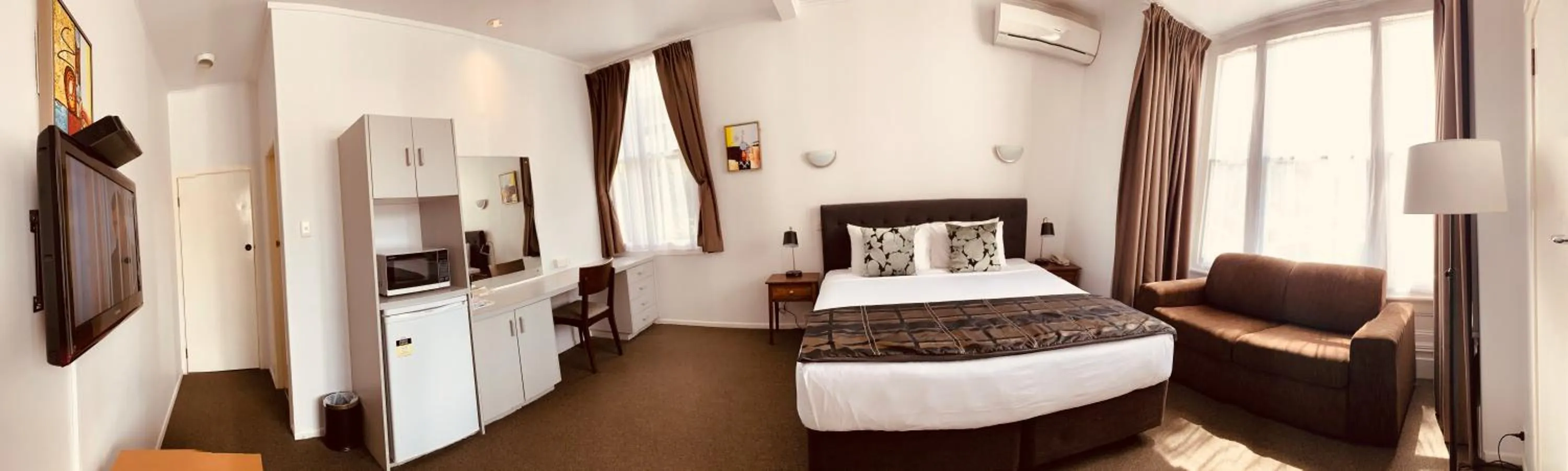 Bed in Alpers Lodge & Conference Centre