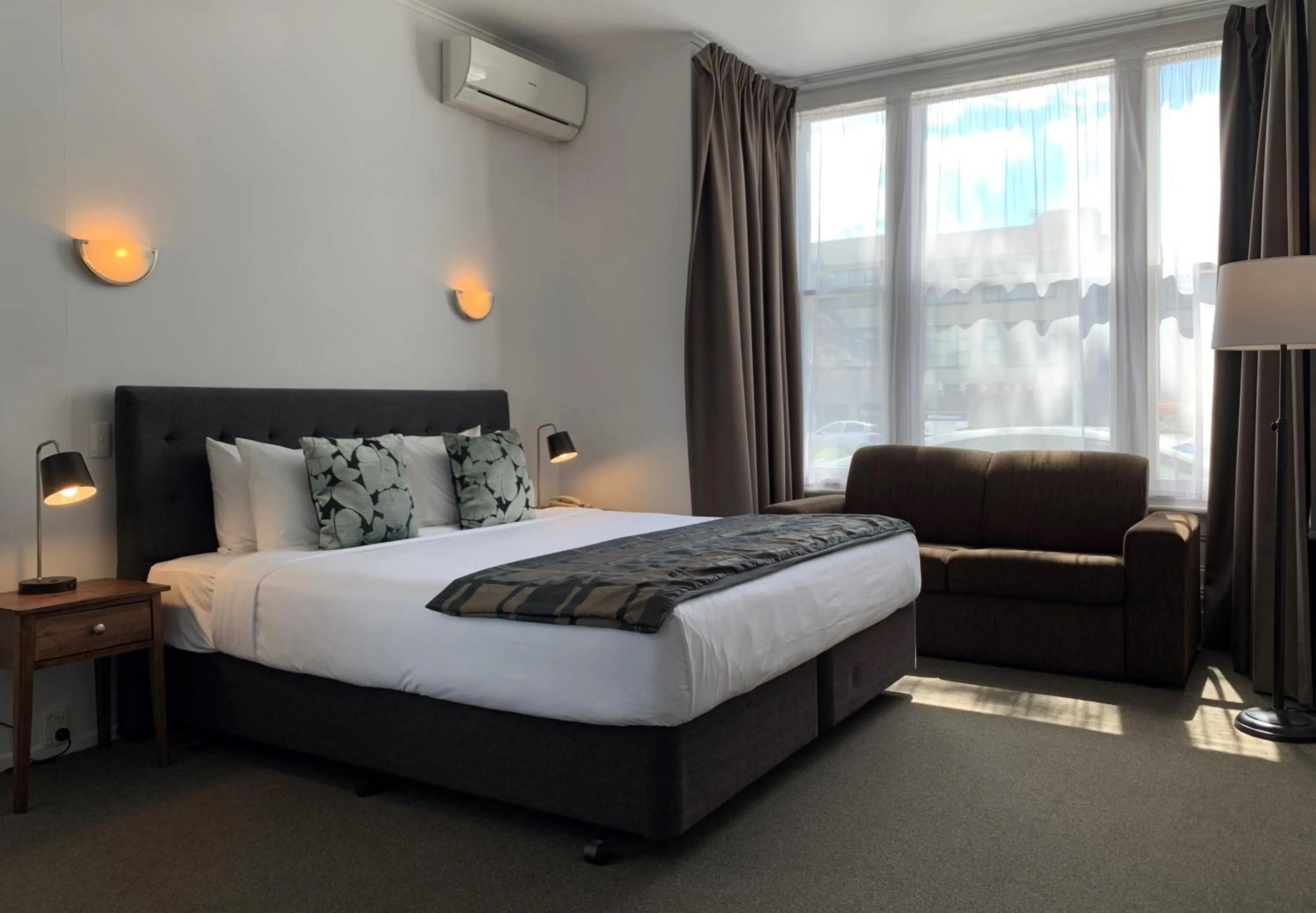 Bed in Alpers Lodge & Conference Centre