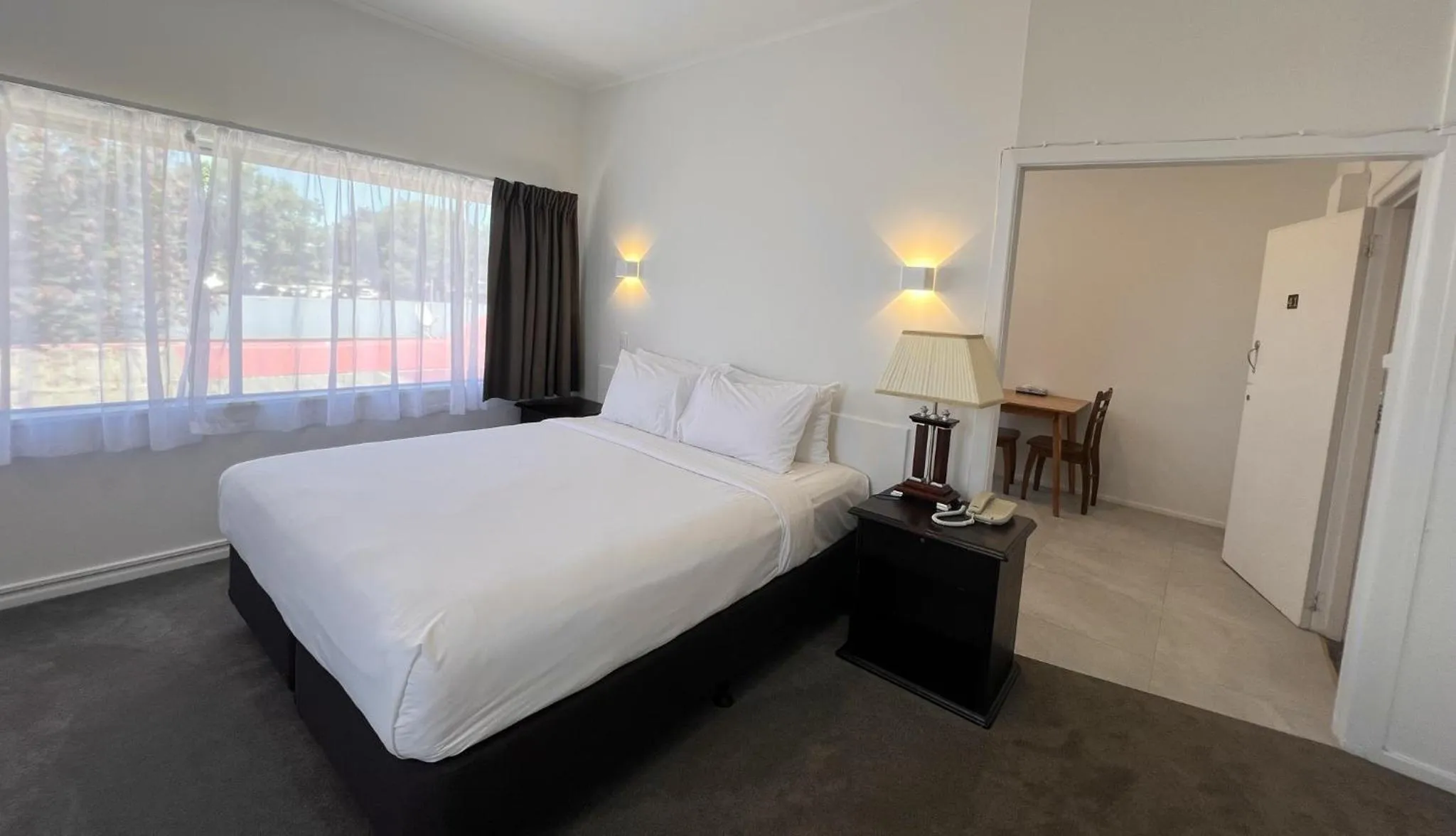 Bed in Alpers Lodge & Conference Centre