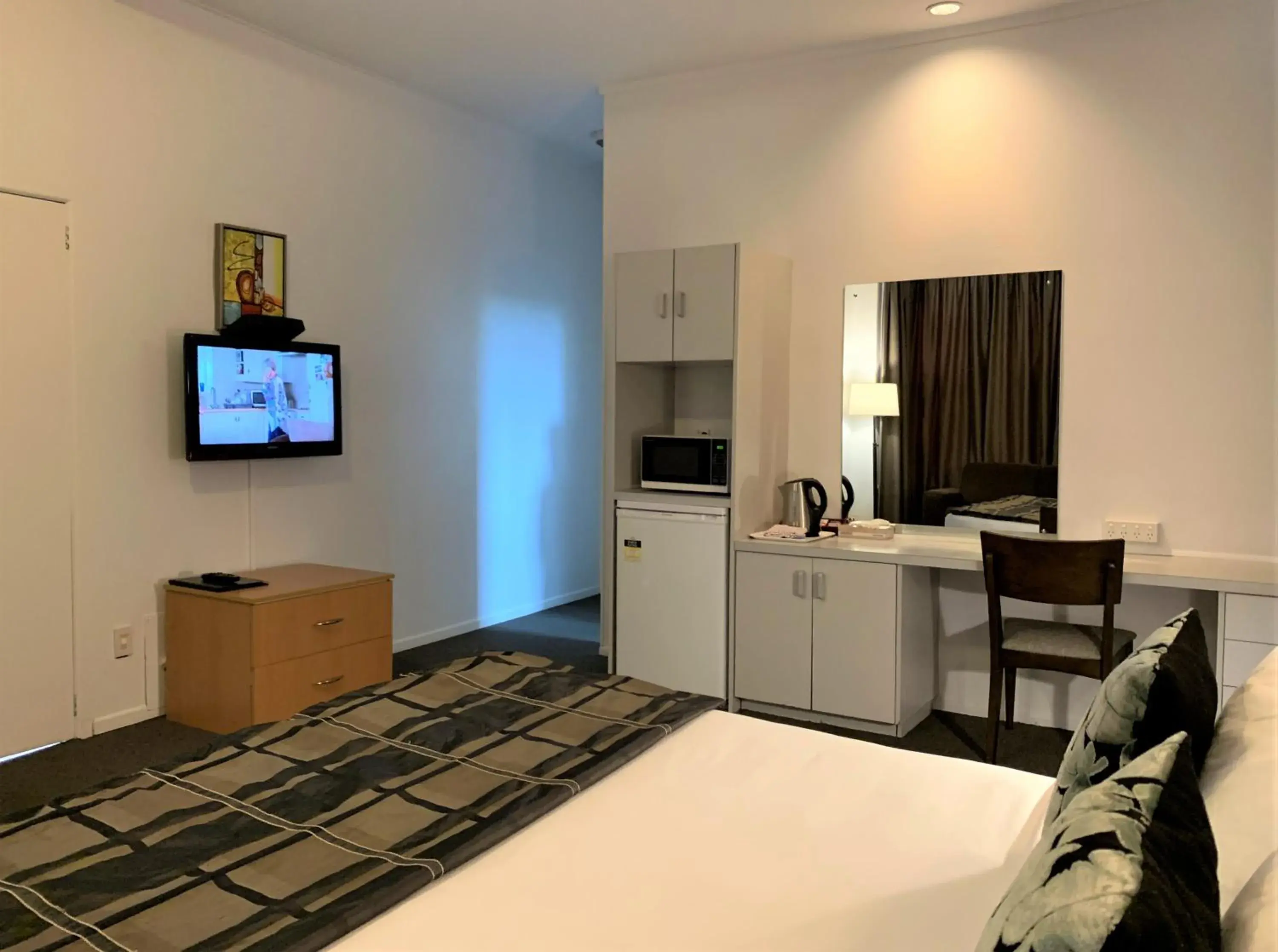 Deluxe King Room in Alpers Lodge & Conference Centre Deluxe King Room in Alpers Lodge & Conference Centre