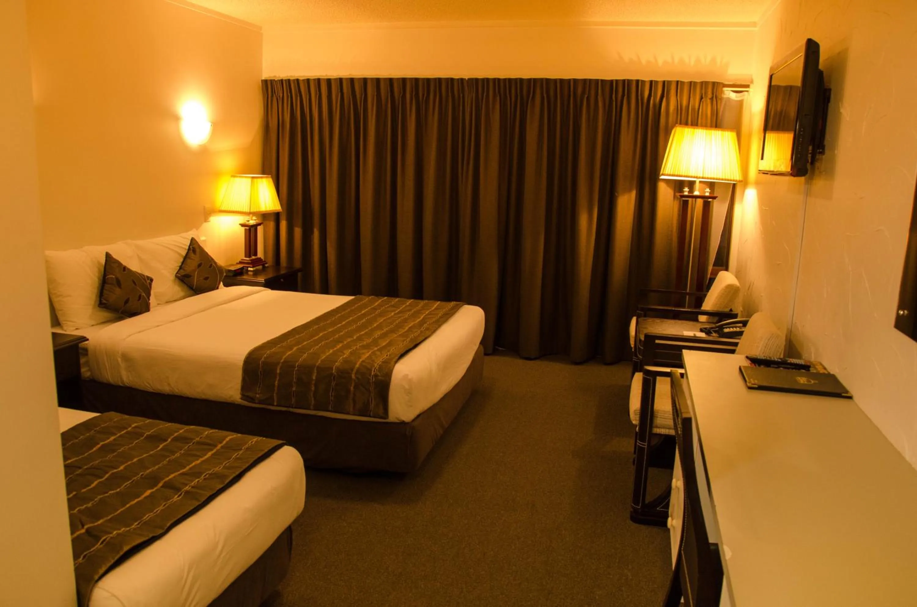 Photo of the whole room, Bed in Alpers Lodge & Conference Centre