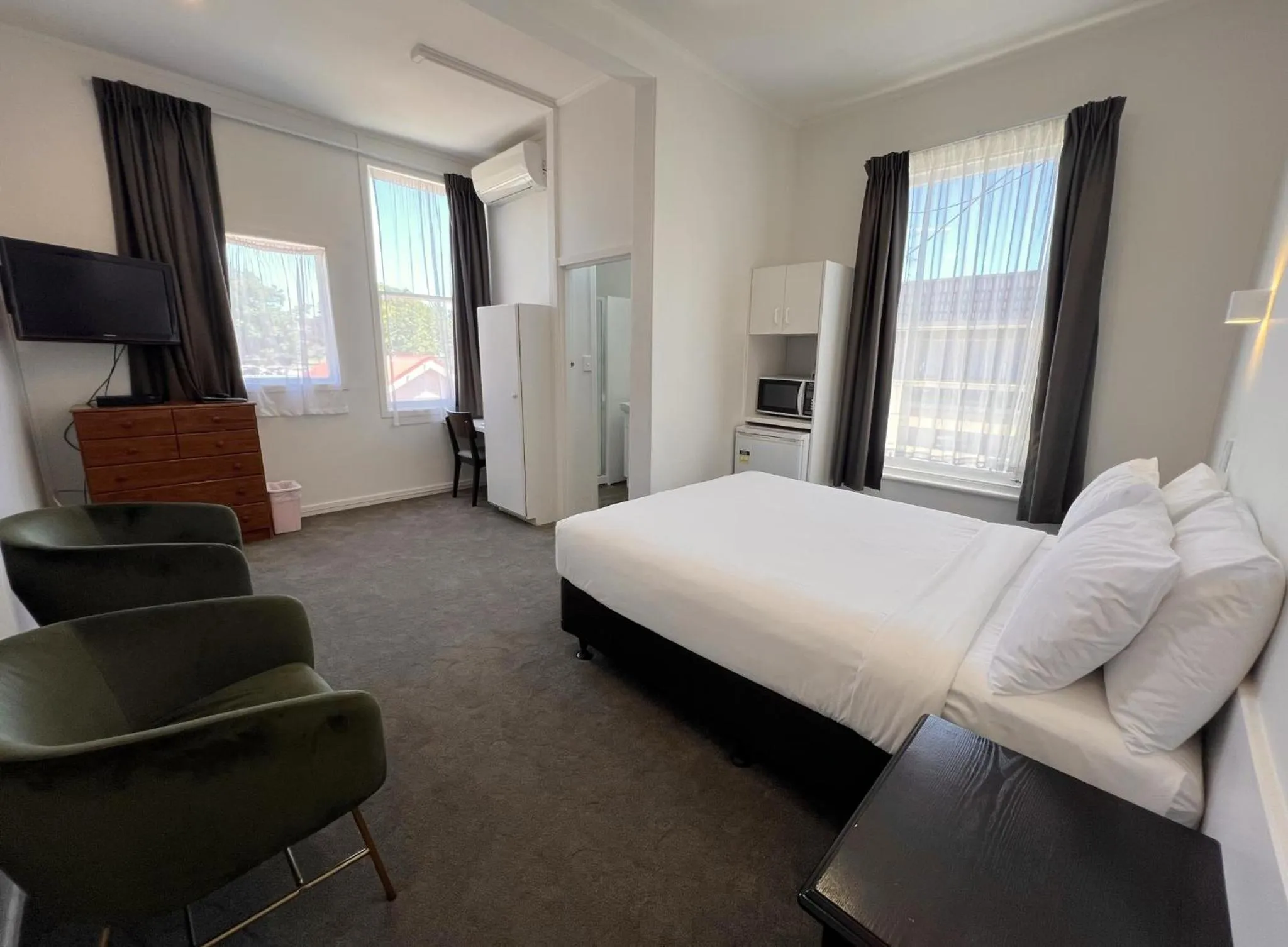 Bed in Alpers Lodge & Conference Centre