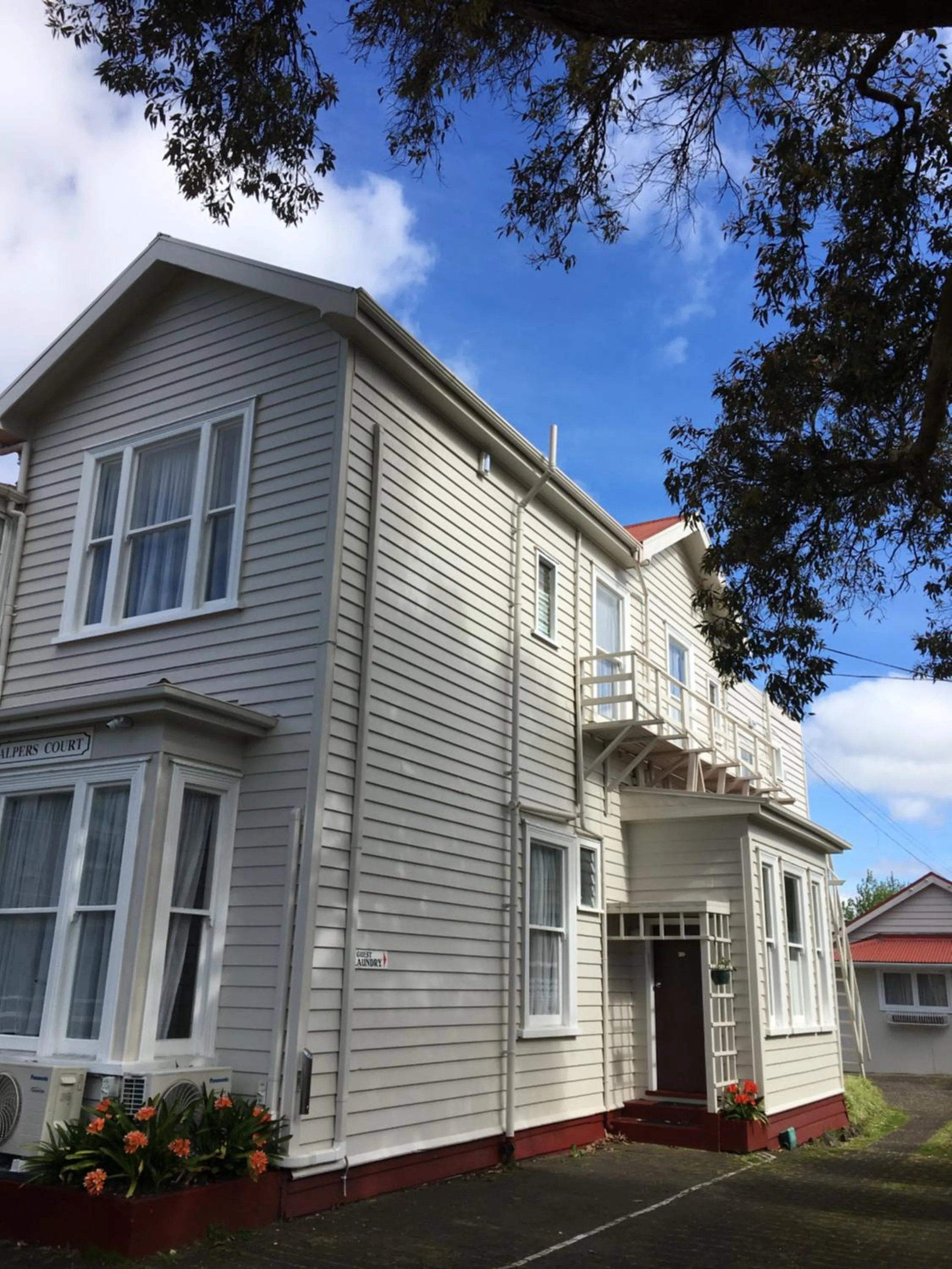 Alpers Lodge & Conference Centre