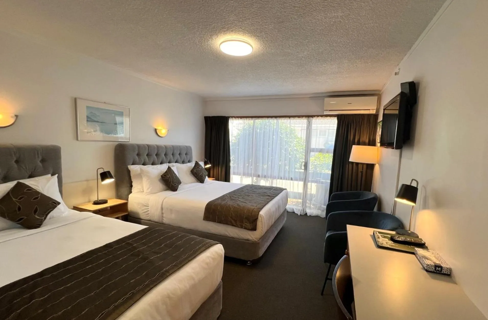 Bed in Alpers Lodge & Conference Centre