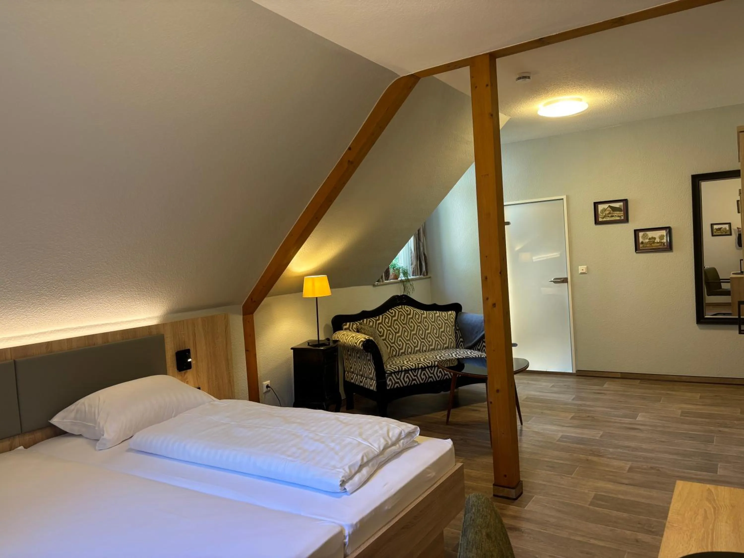 Photo of the whole room, Bed in Heitmann`s Gasthof