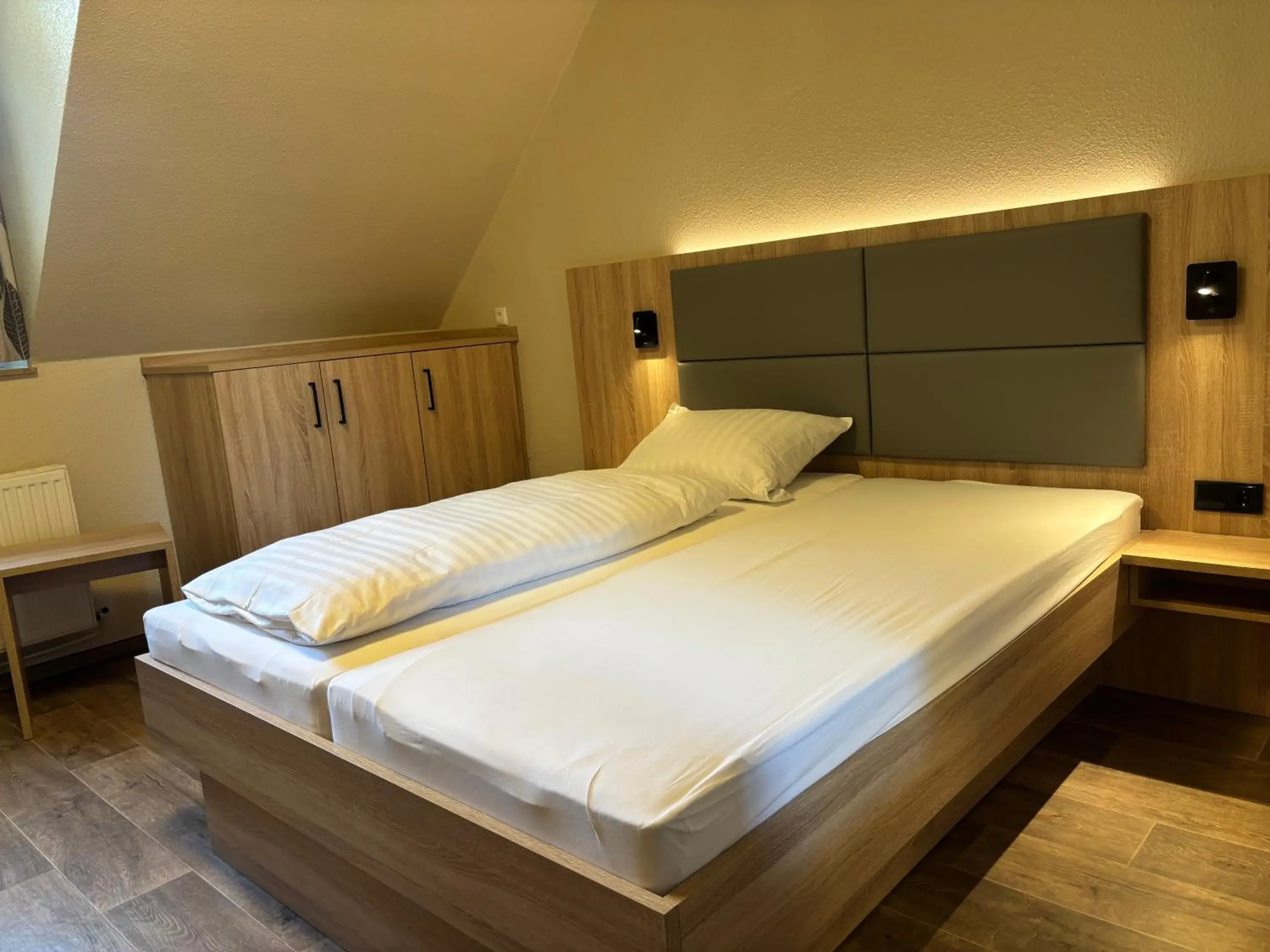 Single Room with Private Bathroom - single occupancy in Heitmann`s Gasthof Single Room with Private Bathroom - single occupancy in Heitmann`s Gasthof