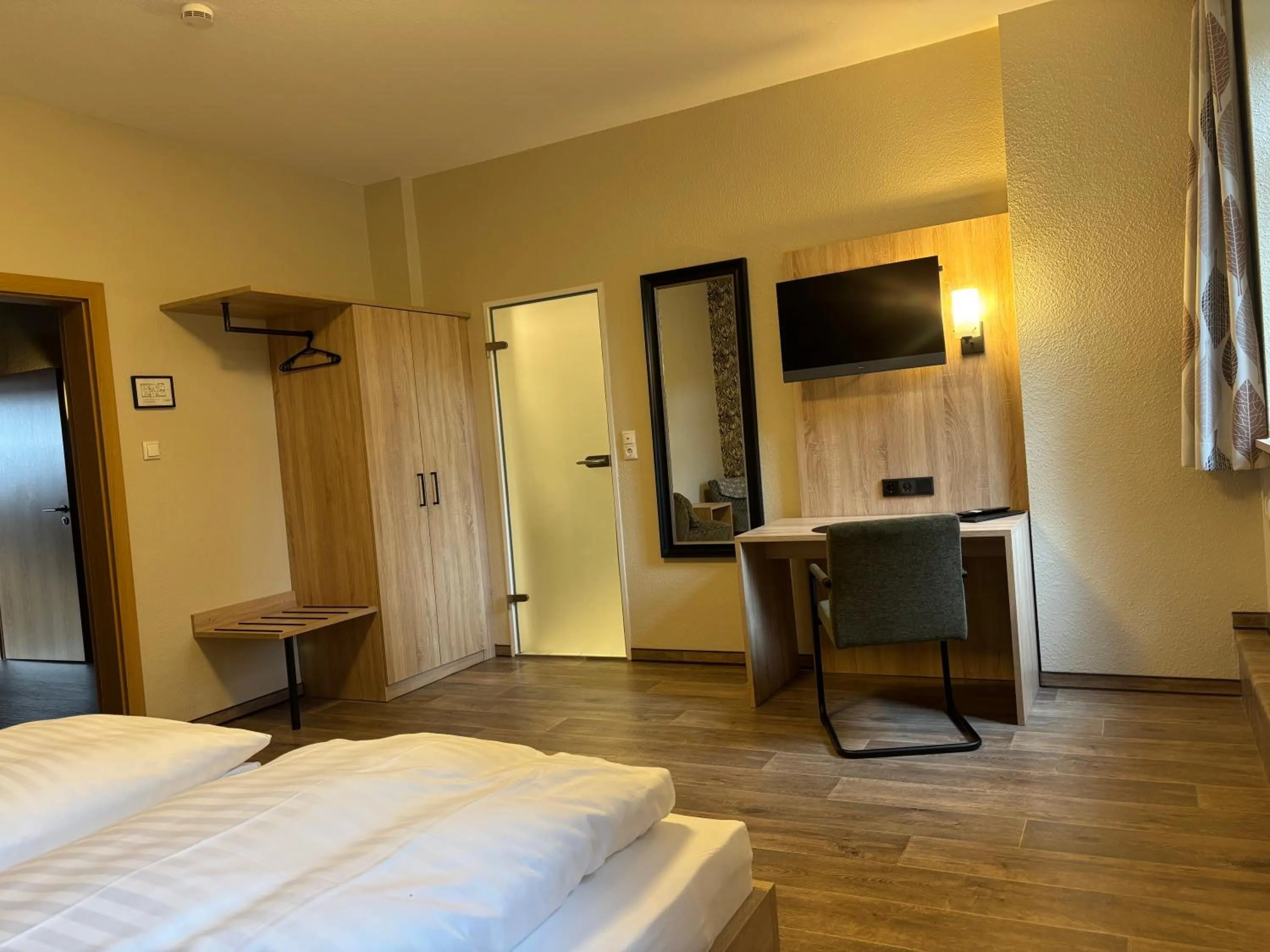 Photo of the whole room, Bed in Heitmann`s Gasthof