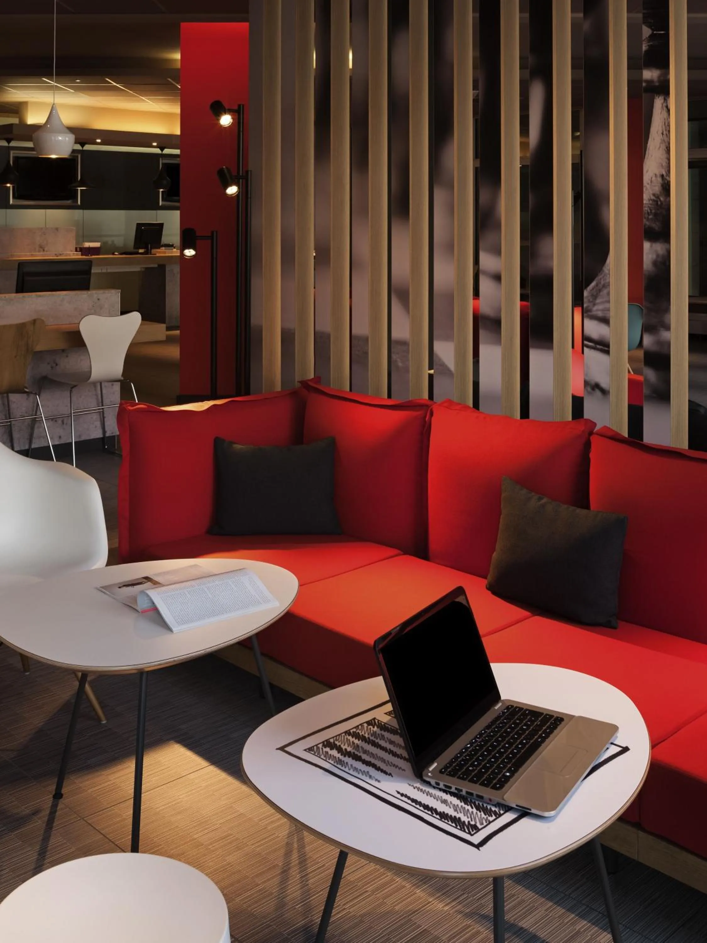 Lounge or bar in ibis Nürnberg Hauptbahnhof