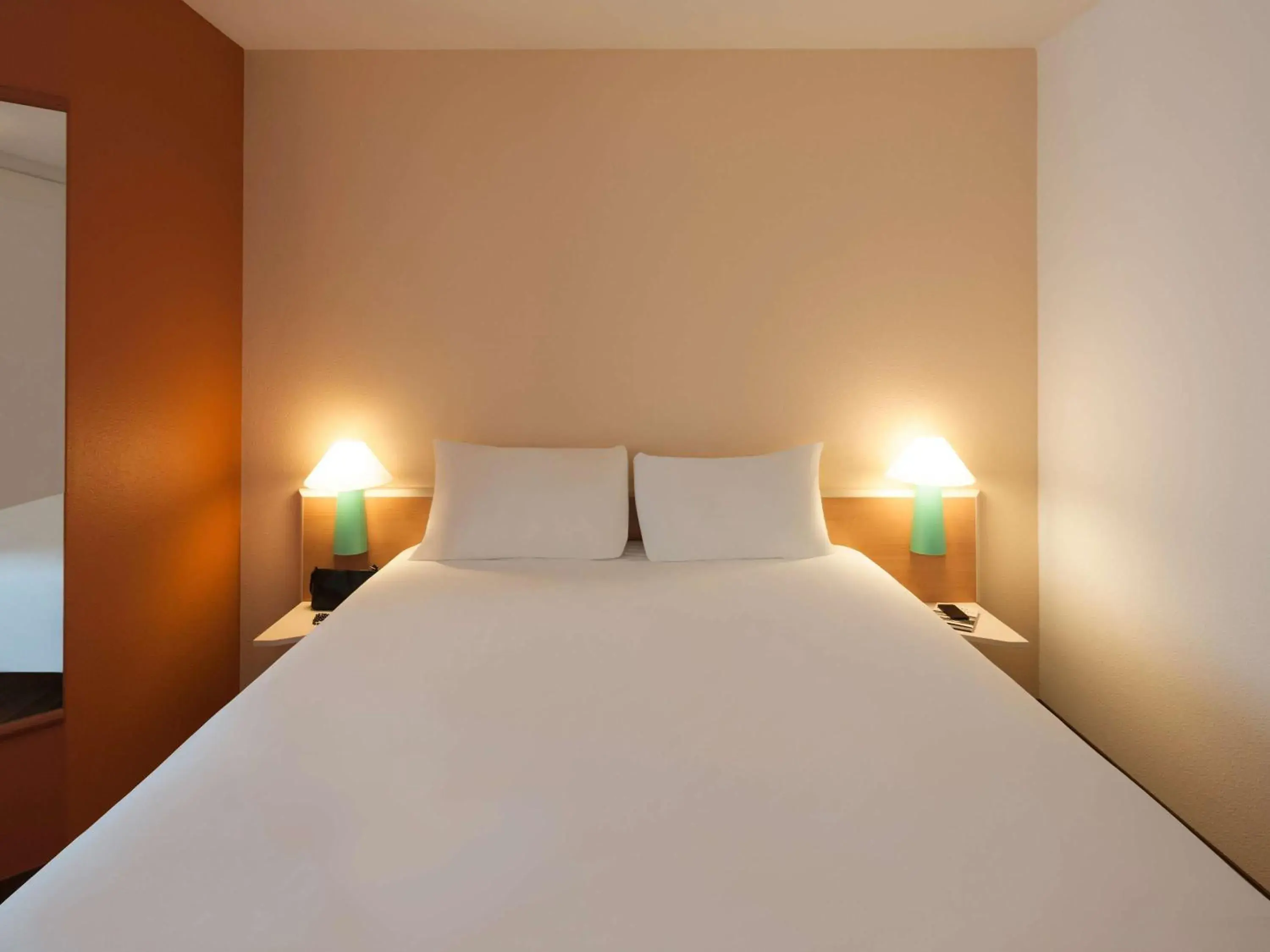 Bedroom, Bed in ibis Nürnberg Hauptbahnhof Bedroom, Bed in ibis Nürnberg Hauptbahnhof