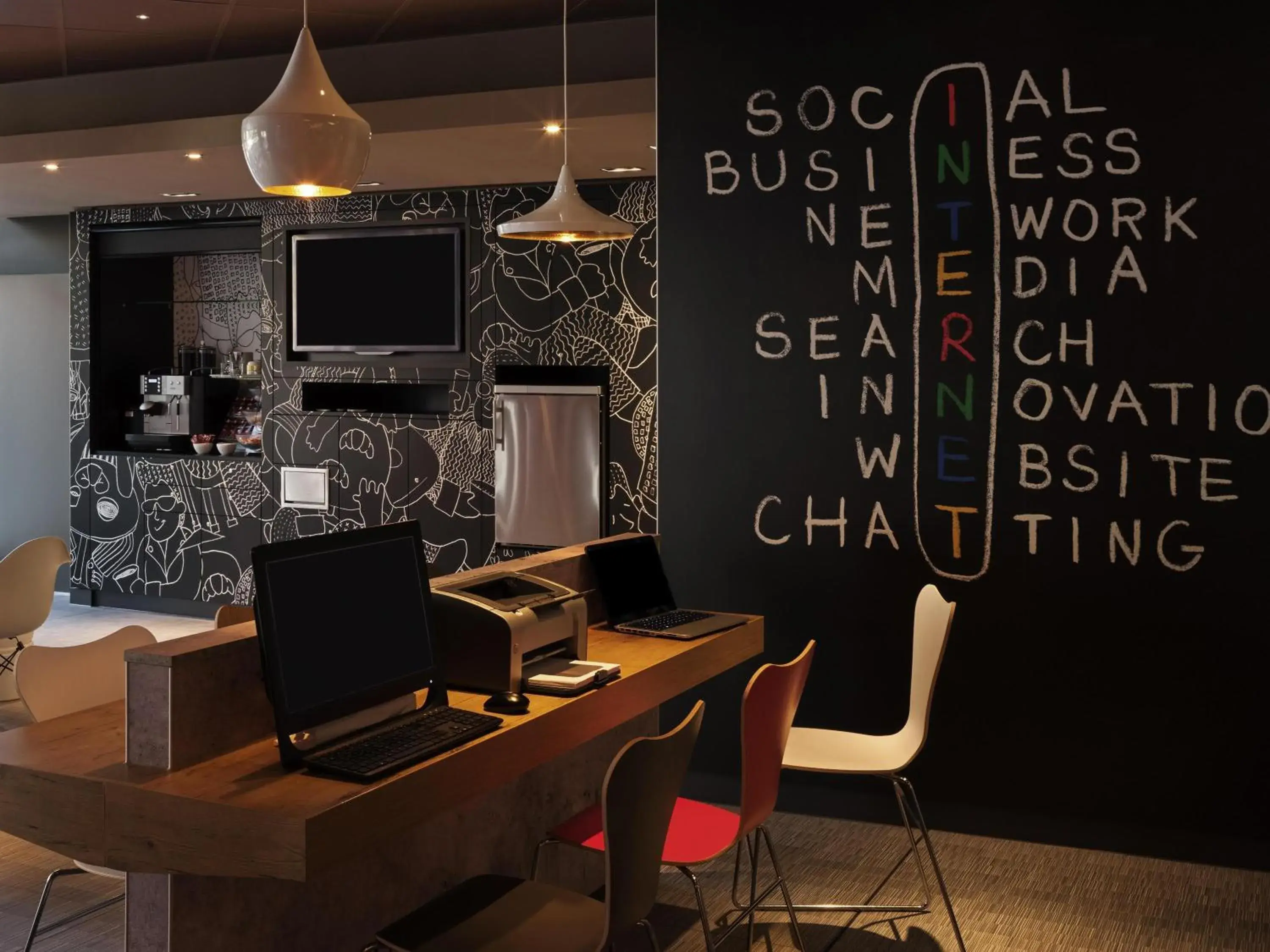 Lounge or bar in ibis Nürnberg Hauptbahnhof Lounge or bar in ibis Nürnberg Hauptbahnhof