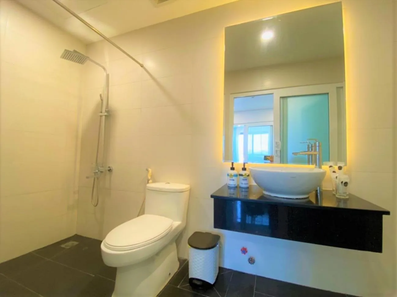 Shower in Olivia Hotel and Apartment