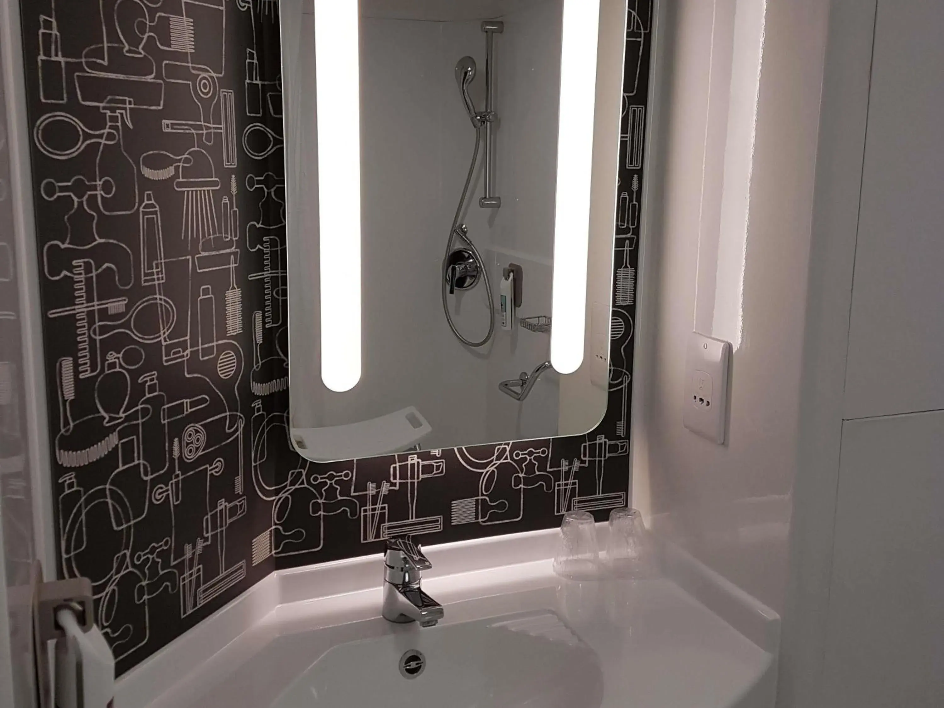 Bedroom in ibis Liverpool Centre Albert Dock – Liverpool One Bedroom in ibis Liverpool Centre Albert Dock – Liverpool One