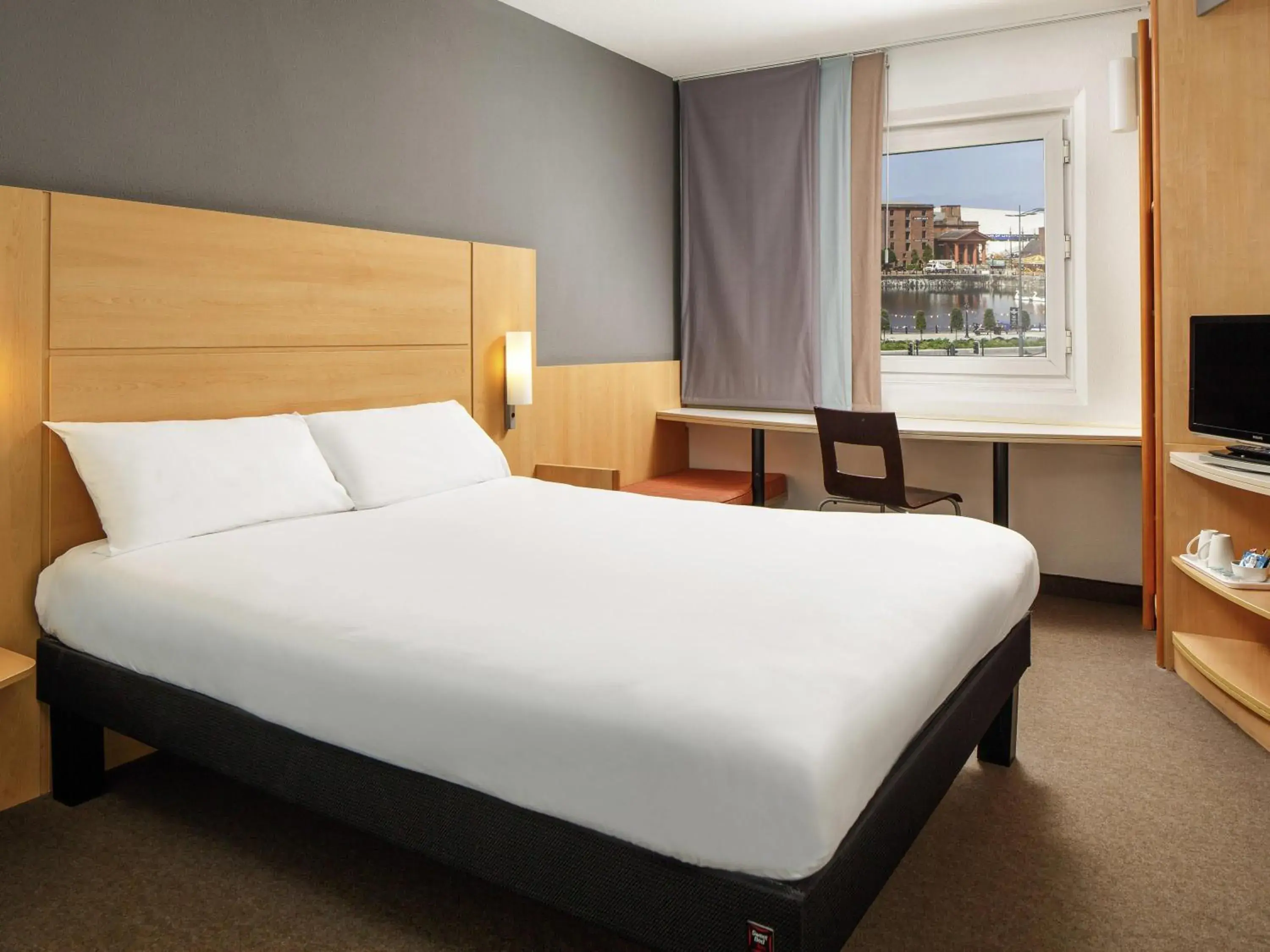 Bedroom, Bed in ibis Liverpool Centre Albert Dock – Liverpool One Bedroom, Bed in ibis Liverpool Centre Albert Dock – Liverpool One