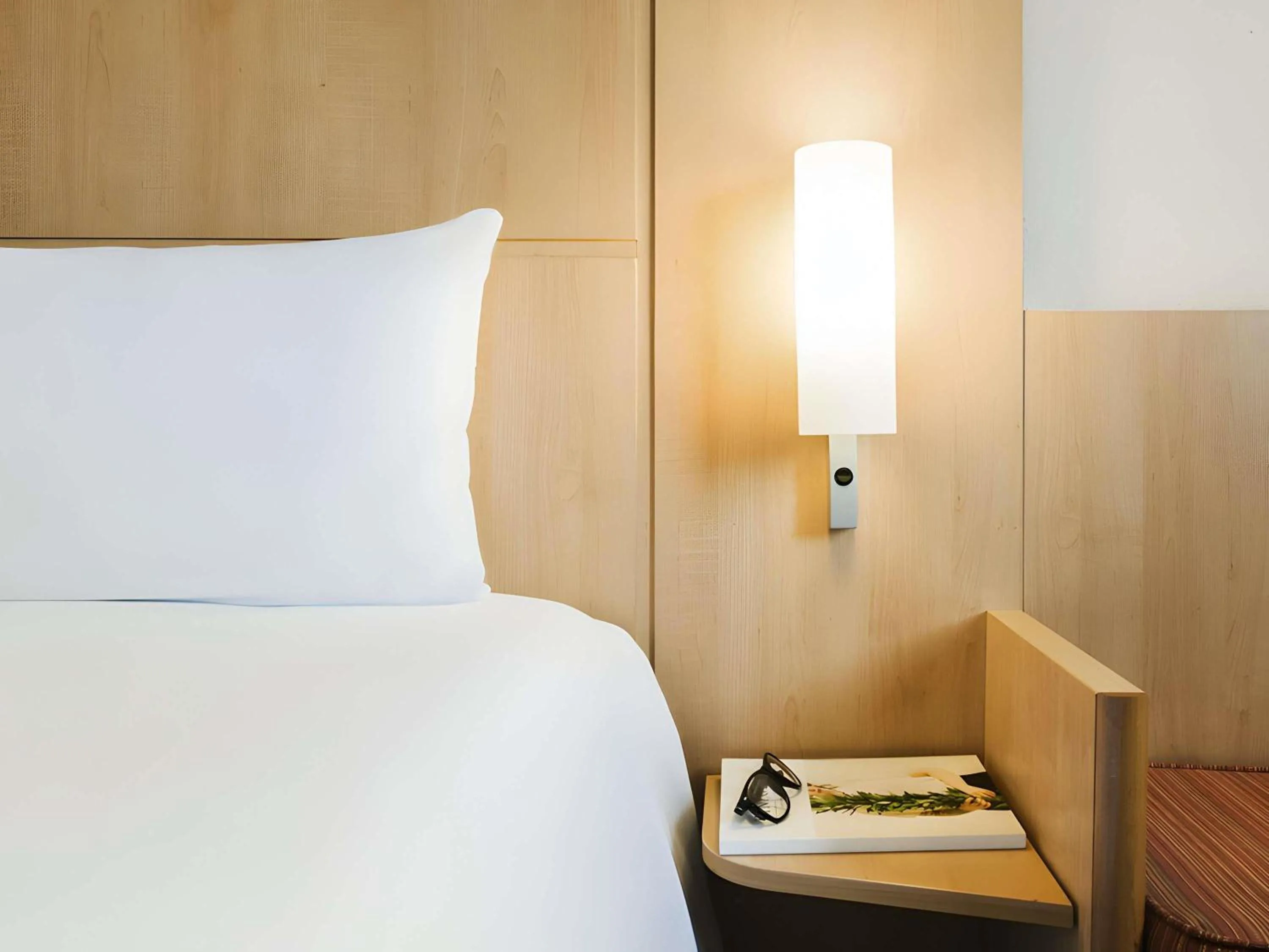 Bedroom, Bed in ibis Liverpool Centre Albert Dock – Liverpool One