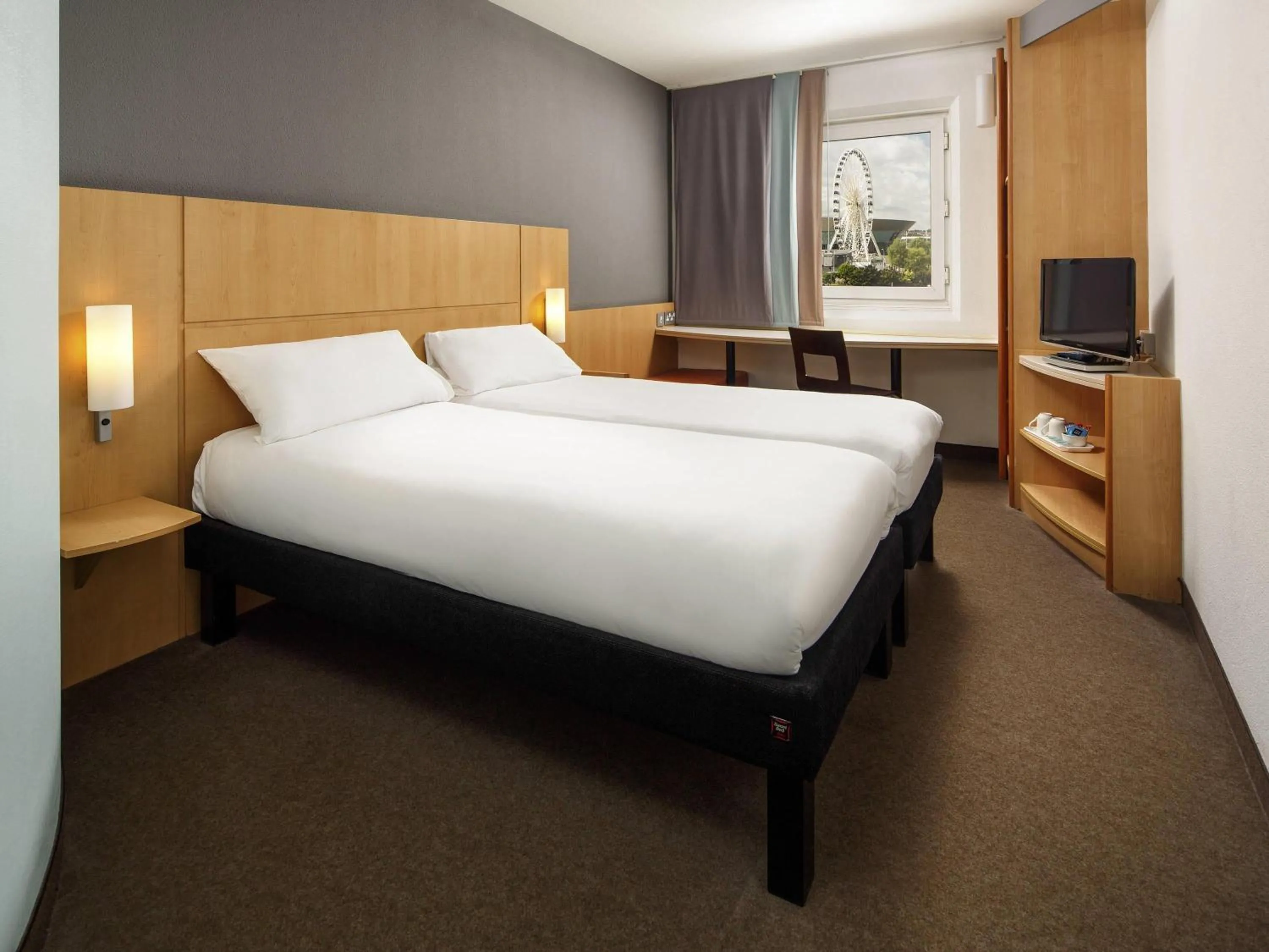 Bedroom, Bed in ibis Liverpool Centre Albert Dock – Liverpool One