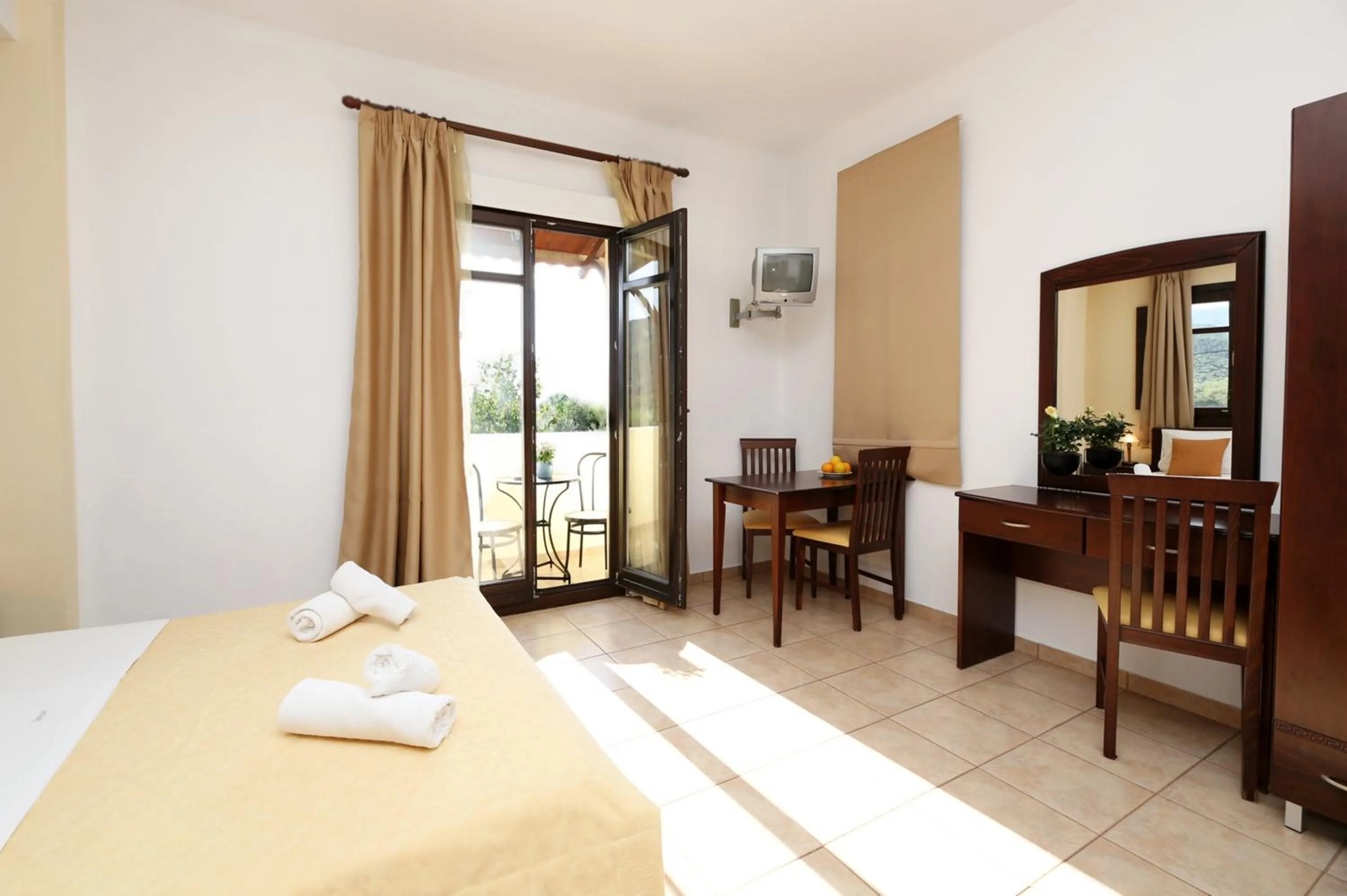 Balcony/Terrace, Bed in Palirria Hotel & Studios