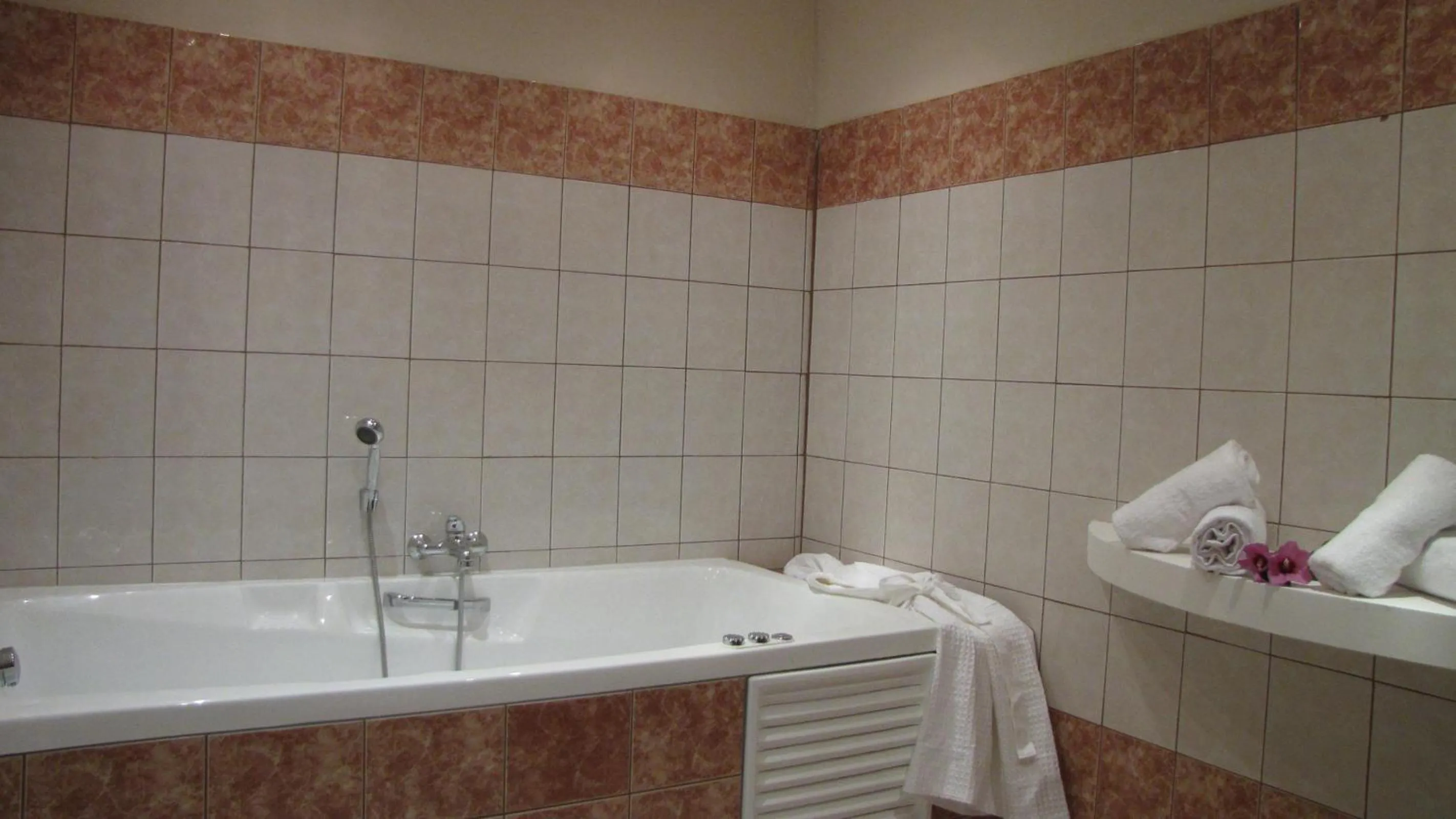 Sauna, Bed in Palirria Hotel & Studios