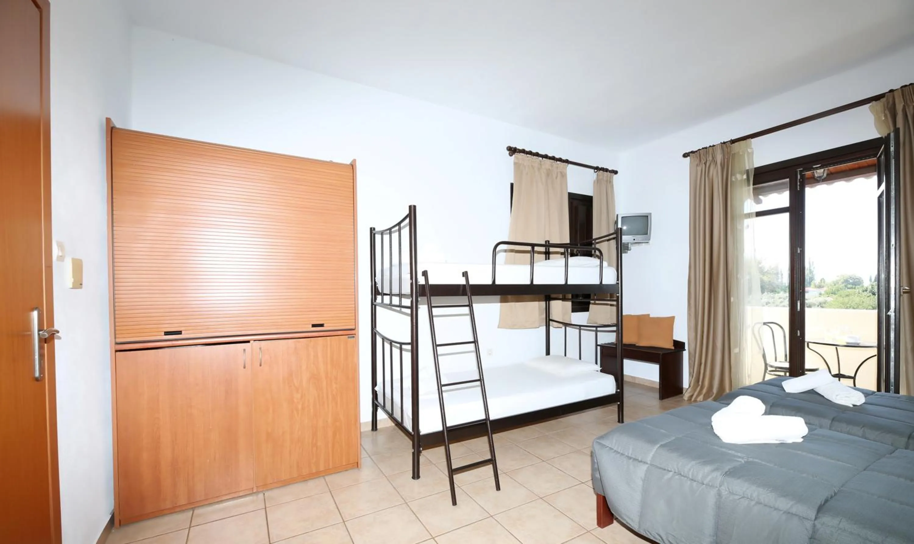 Bed in Palirria Hotel & Studios