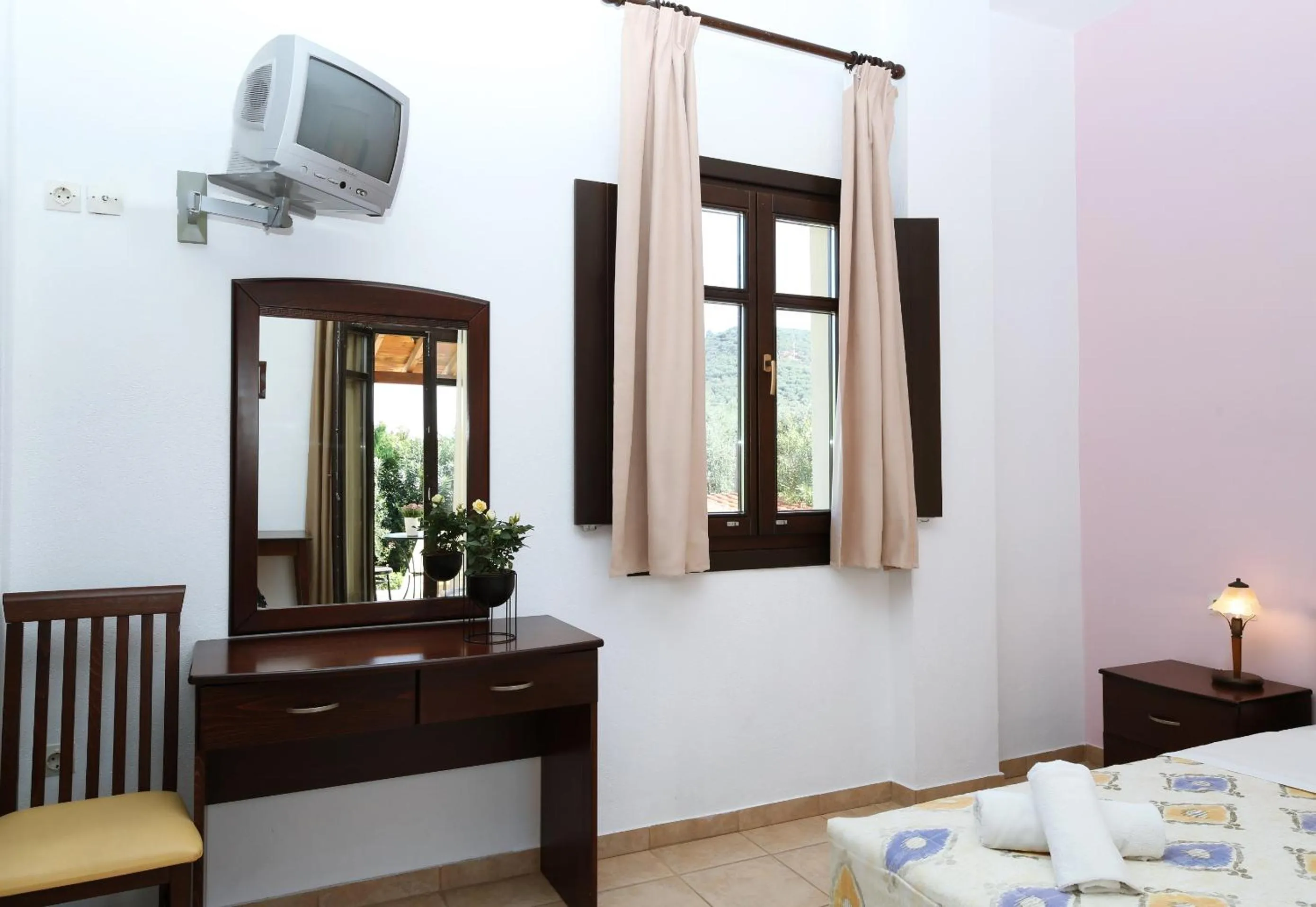 Bedroom, Bed in Palirria Hotel & Studios