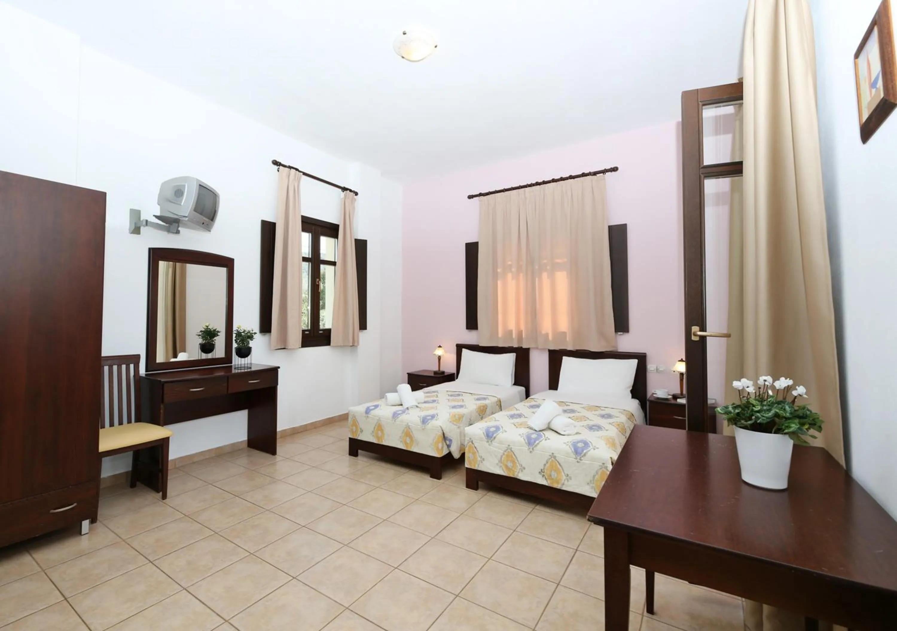 Bedroom, Bed in Palirria Hotel & Studios