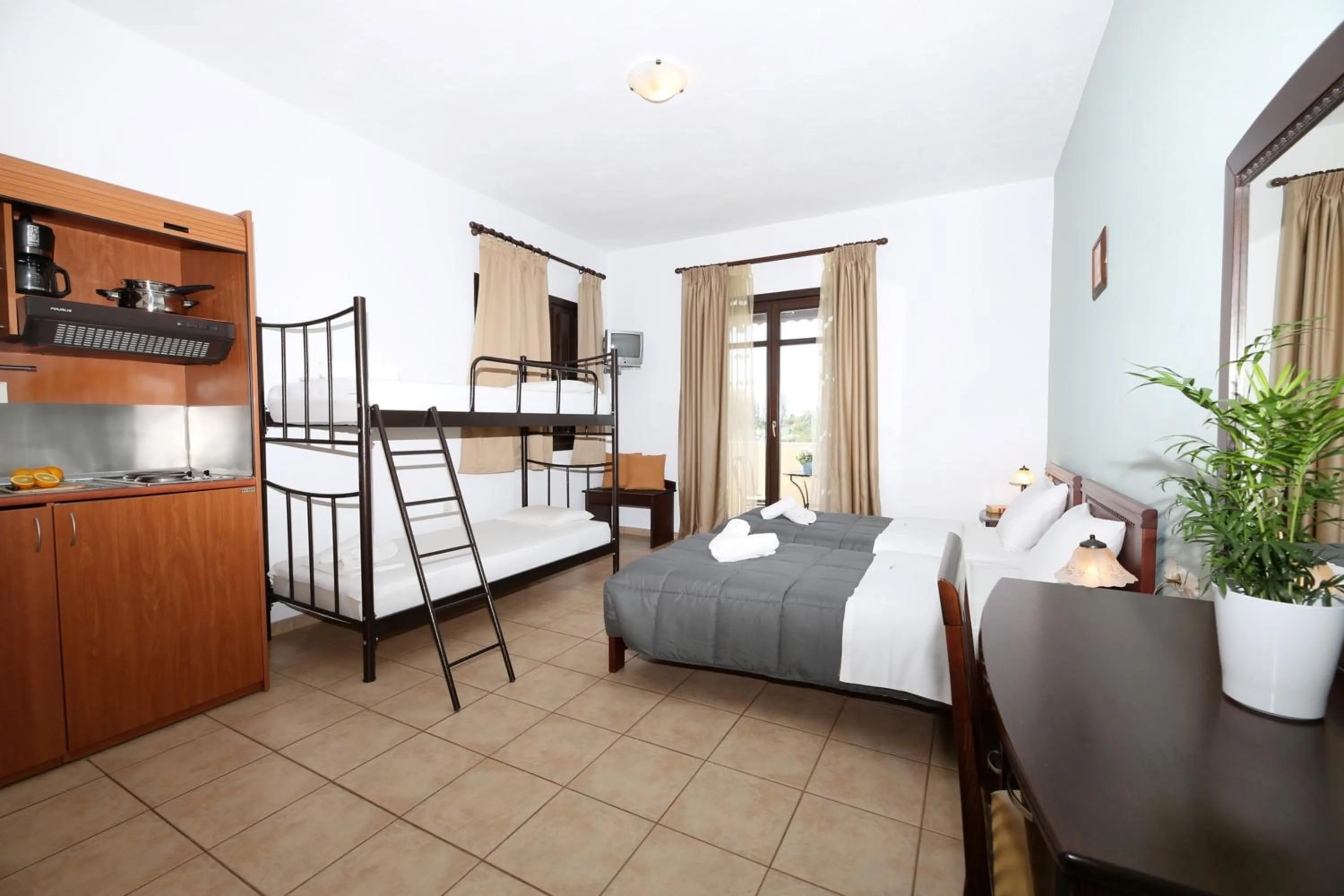 Bedroom, Bed in Palirria Hotel & Studios