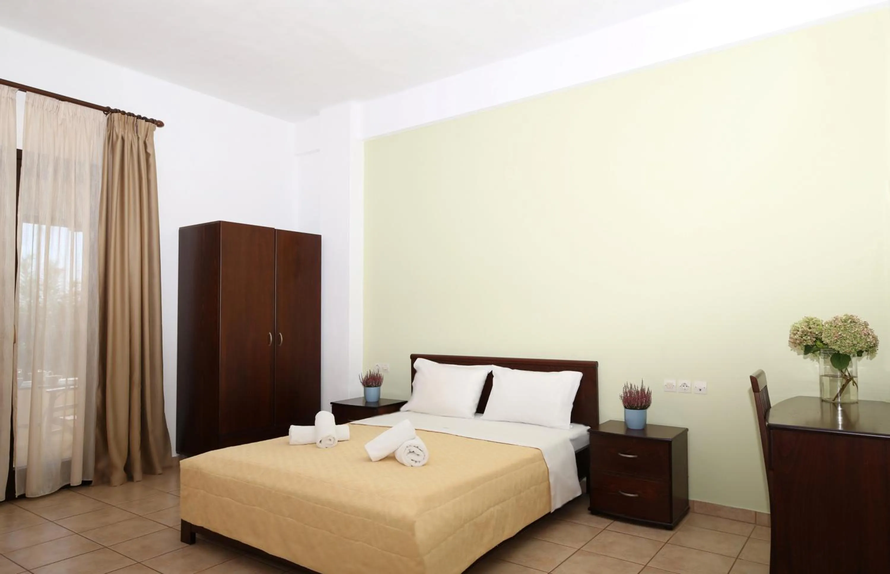 Bedroom, Bed in Palirria Hotel & Studios