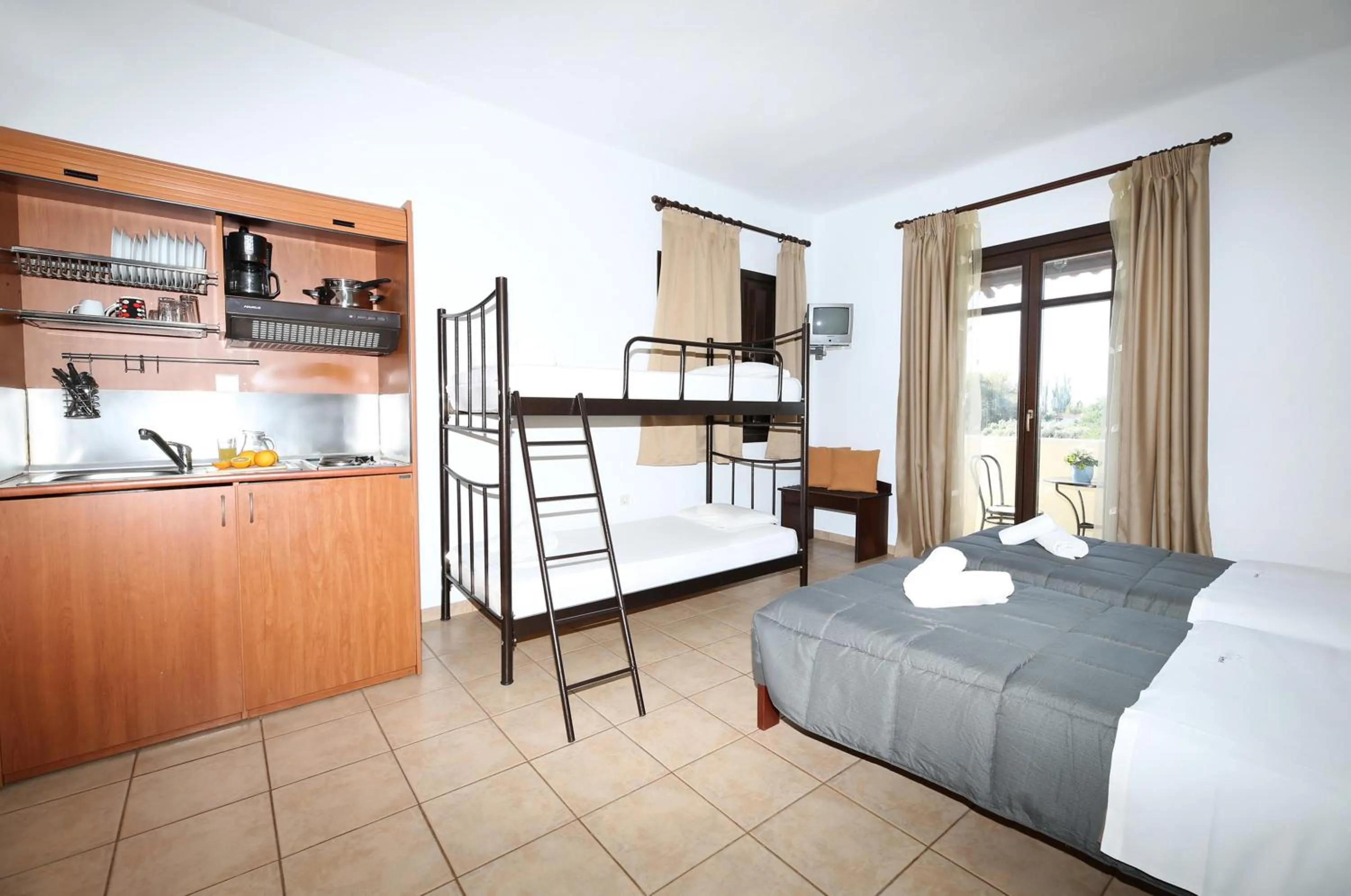 Bedroom, Bed in Palirria Hotel & Studios