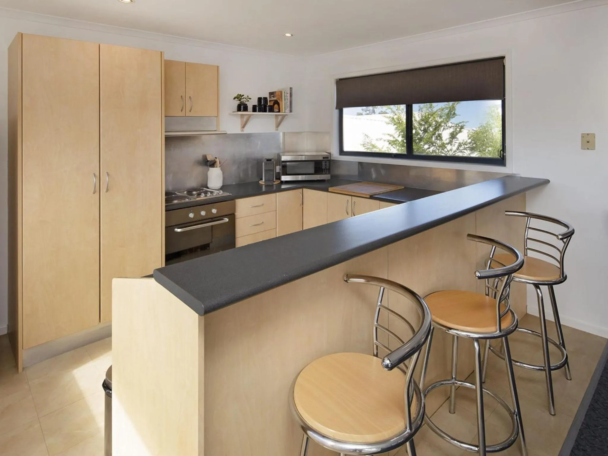 Silvertrees 5 - Central 3BR Townhouse l Lake Views l Spa l BBQ l WiFi