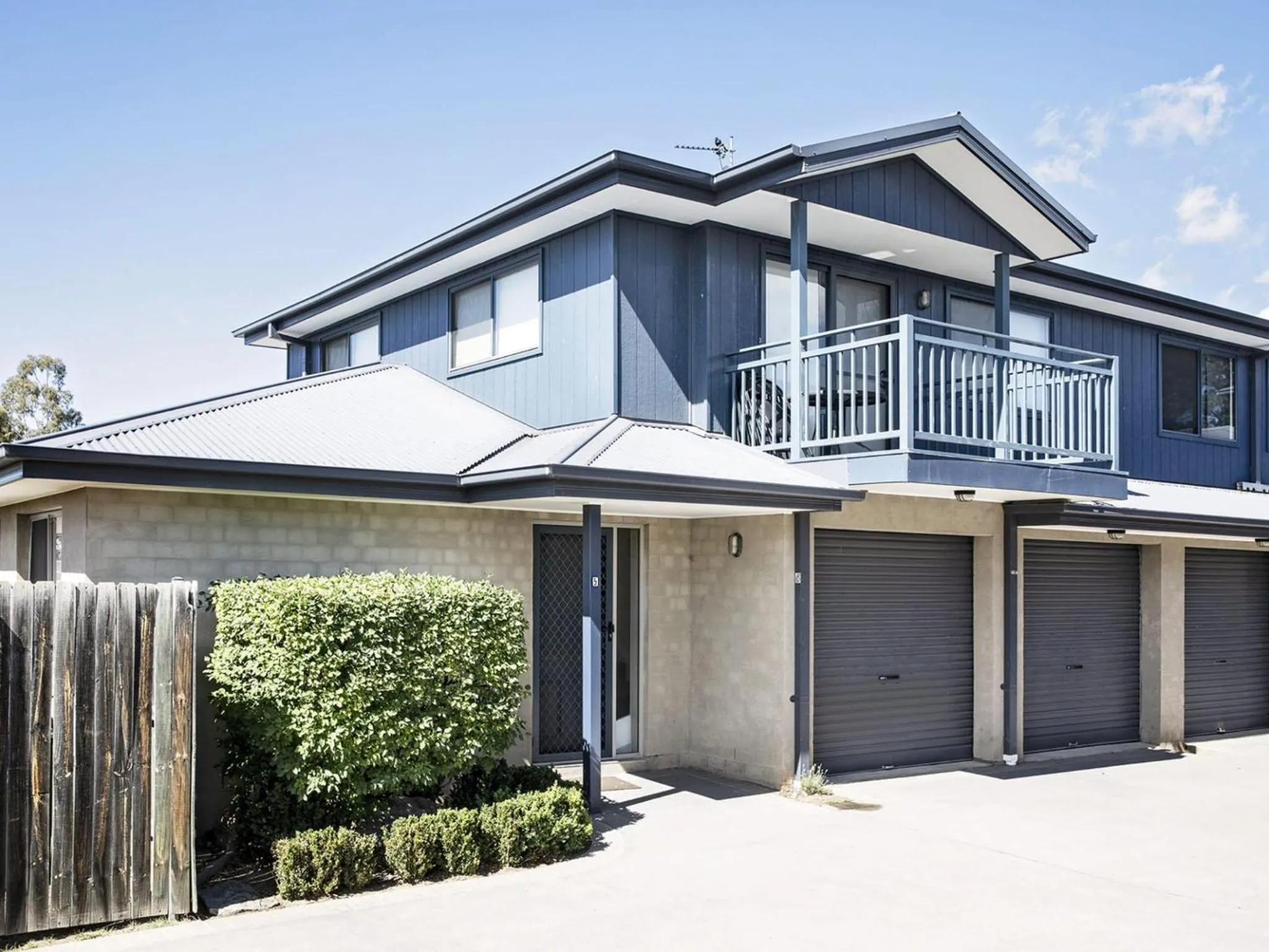 Silvertrees 5 - Central 3BR Townhouse l Lake Views l Spa l BBQ l WiFi