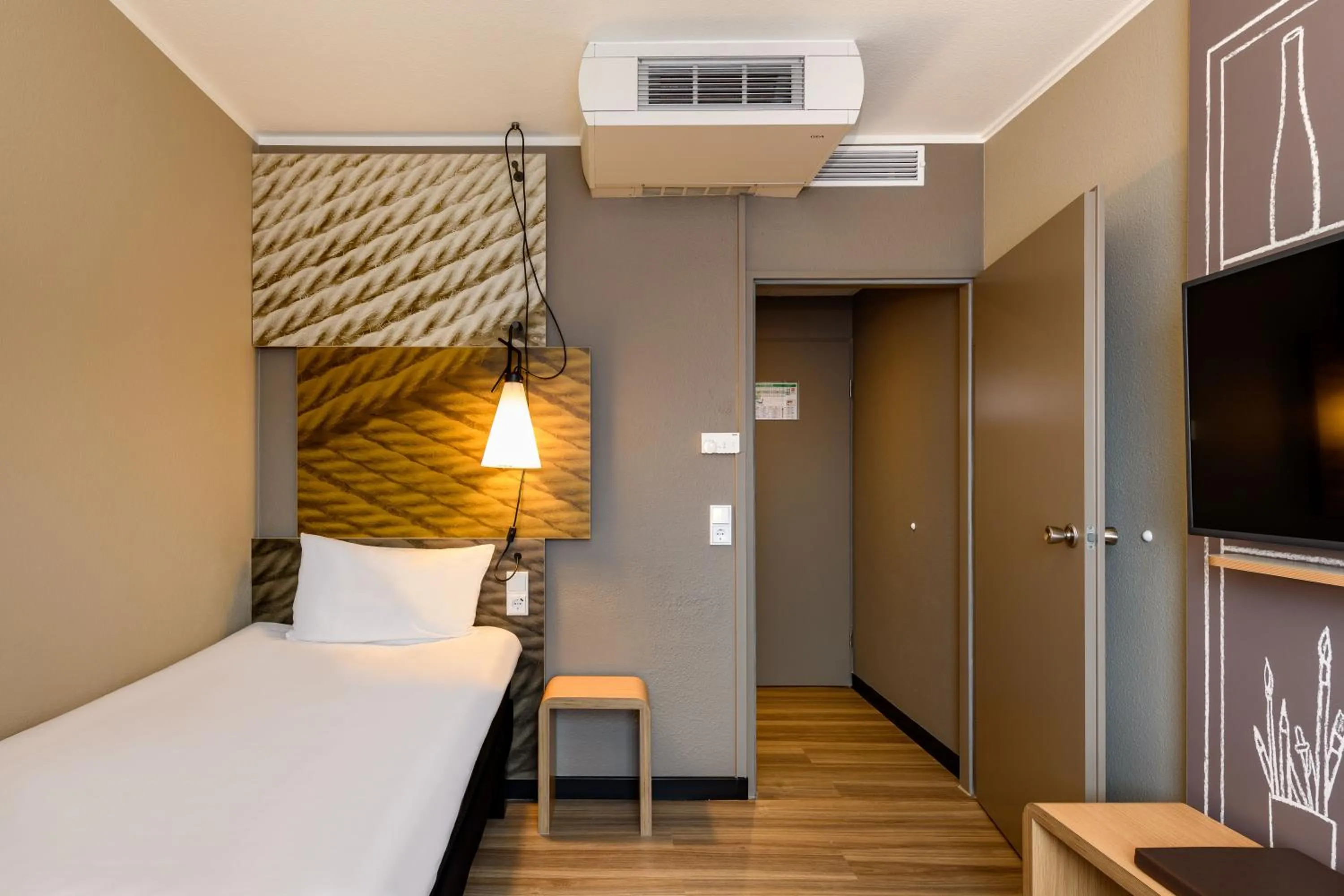 Bed in ibis Mainz City