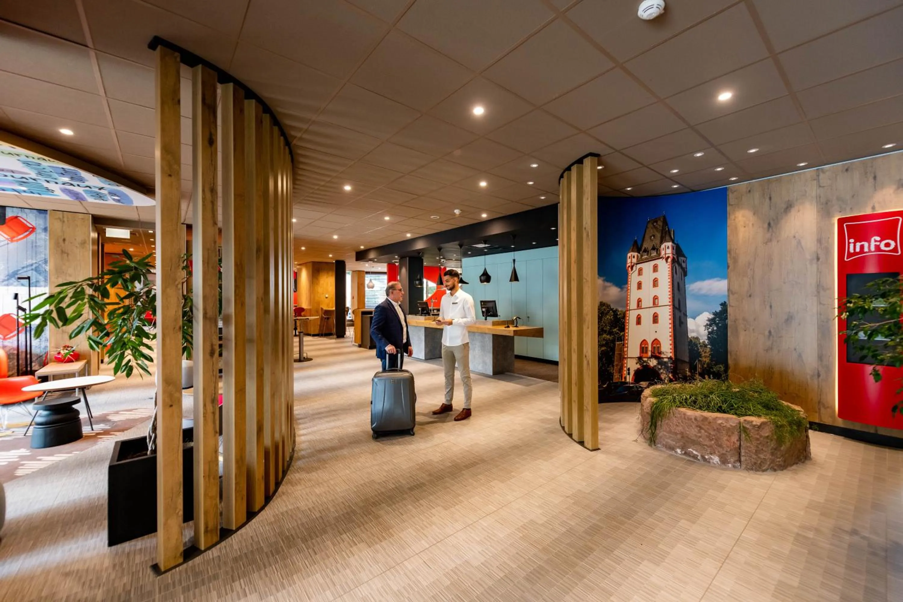 Staff in ibis Mainz City