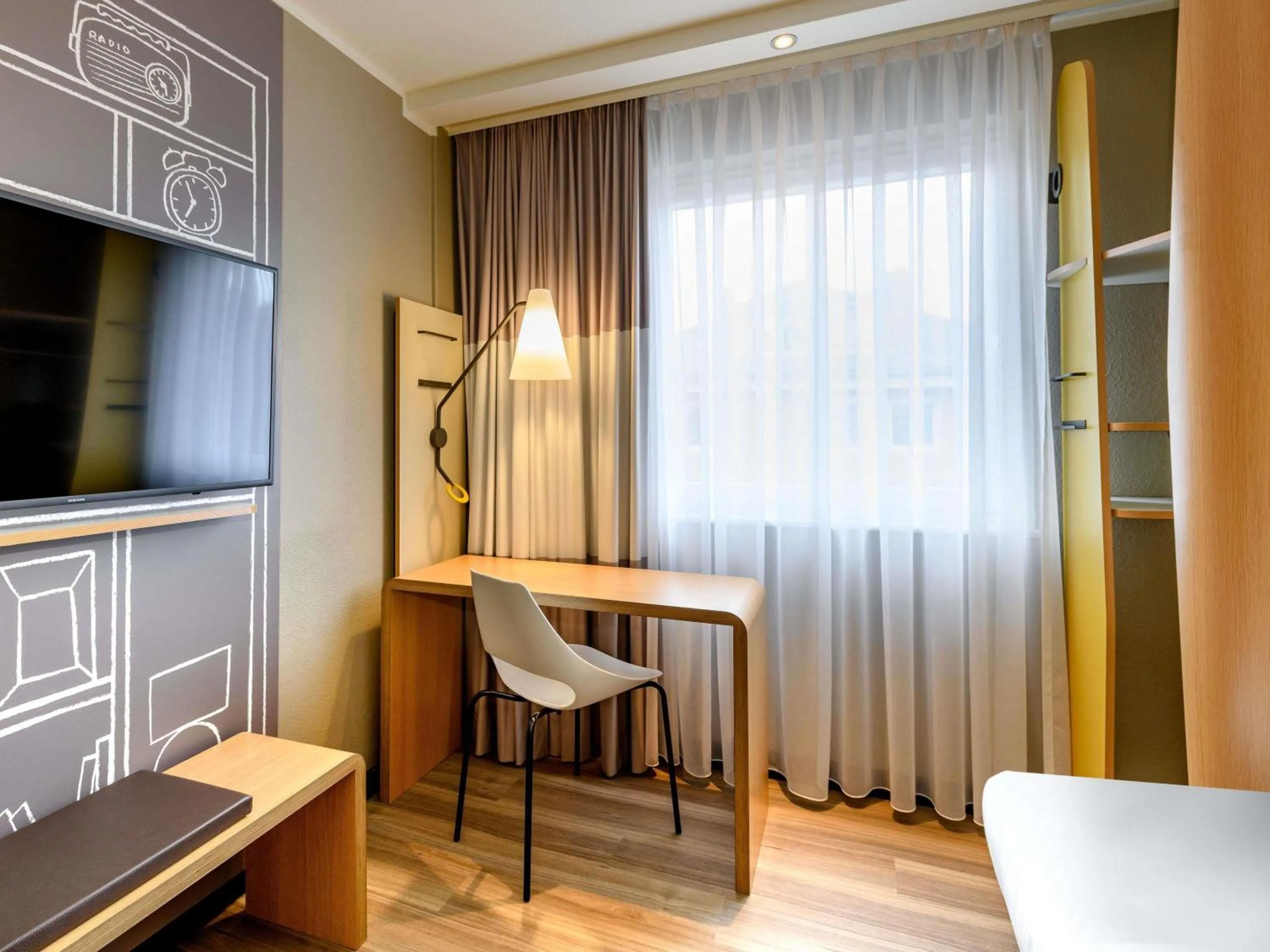 Bedroom, Bed in ibis Mainz City