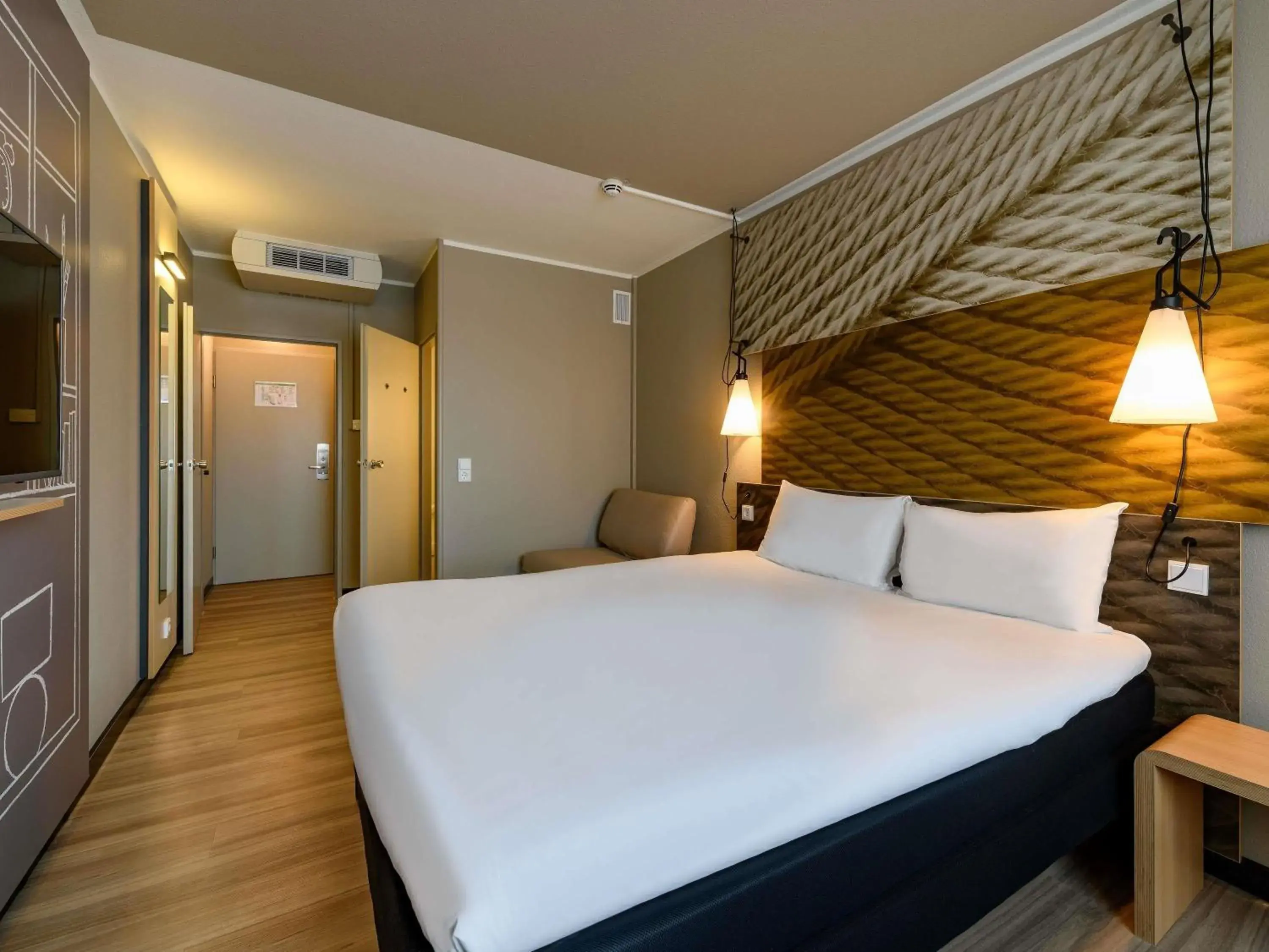 Bedroom, Bed in ibis Mainz City Bedroom, Bed in ibis Mainz City