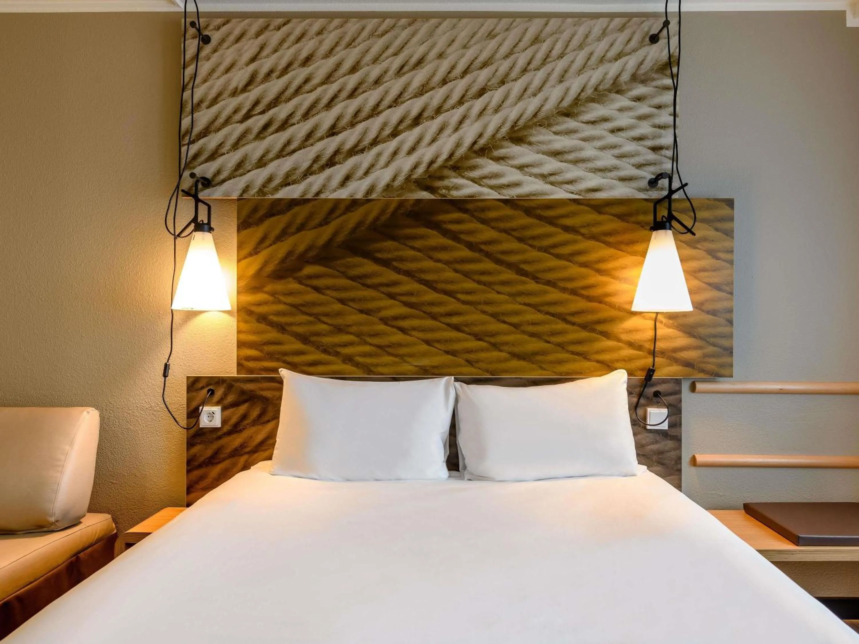 Bedroom, Bed in ibis Mainz City