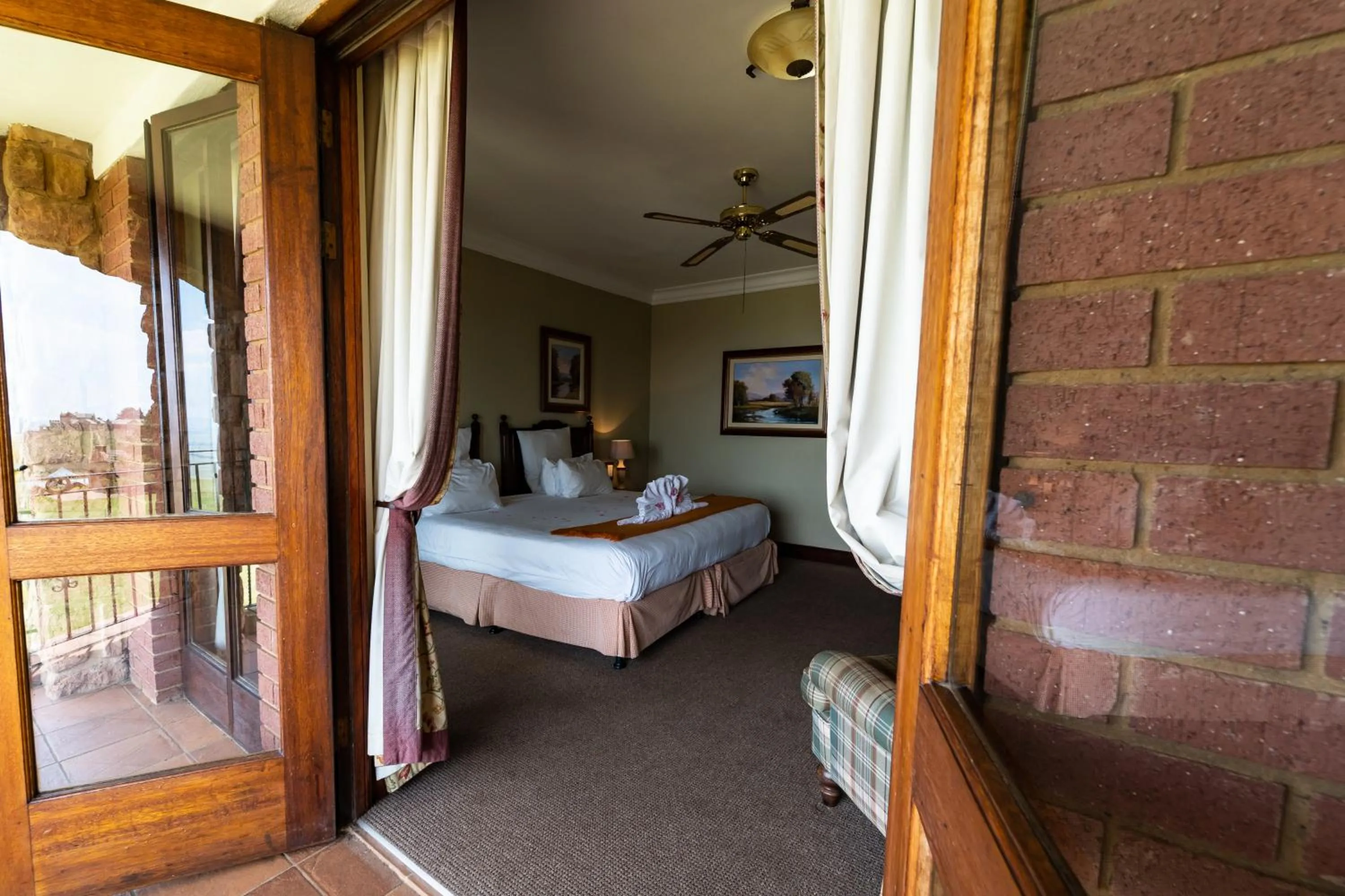 Bedroom, Bed in Gooderson Kloppenheim Country Estate