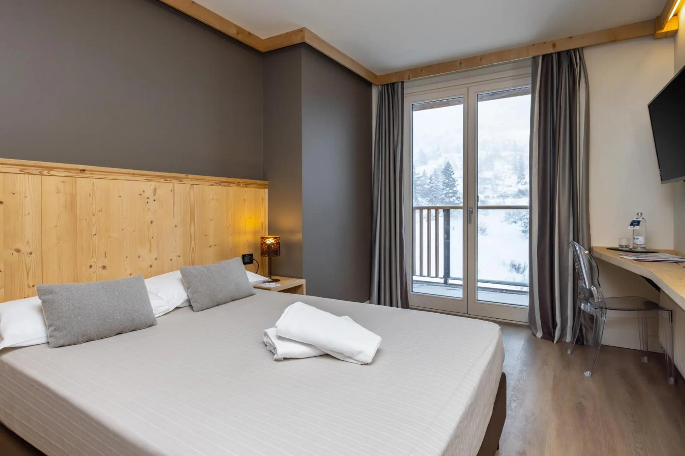 Bedroom, Bed in Hotel Piandineve