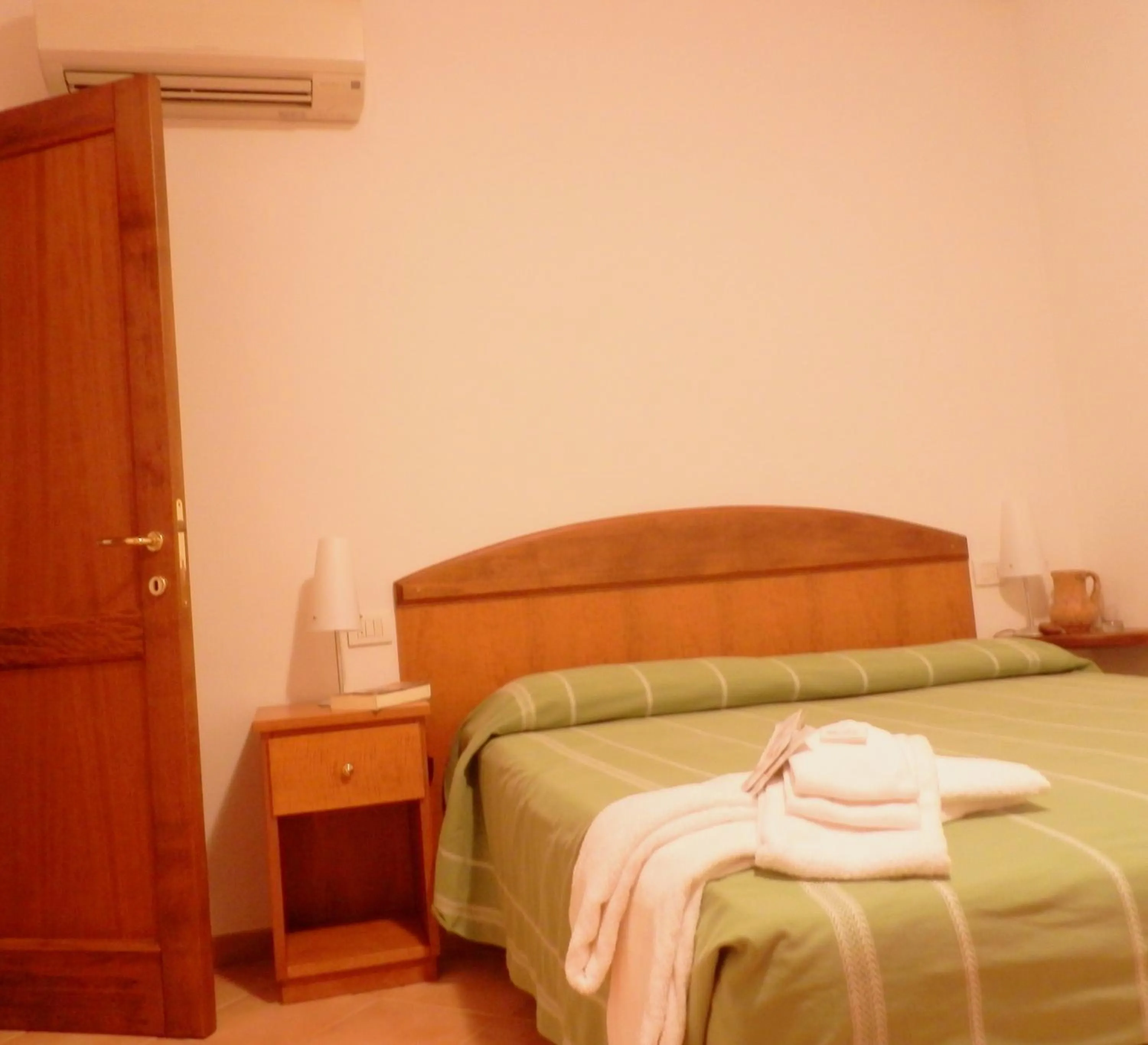 Photo of the whole room, Bed in Appartamenti Galatea