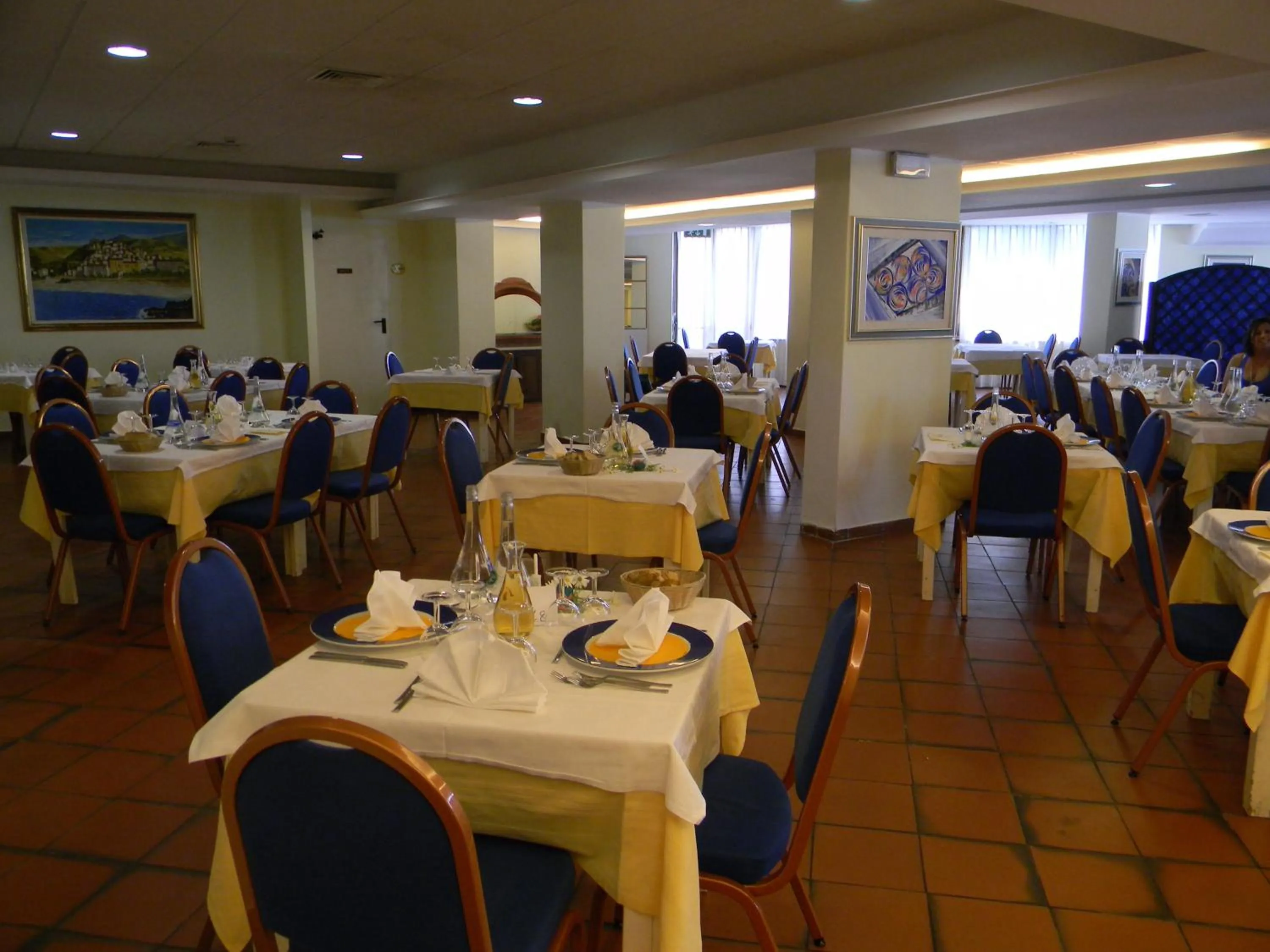 Restaurant/places to eat in Hotel Talao