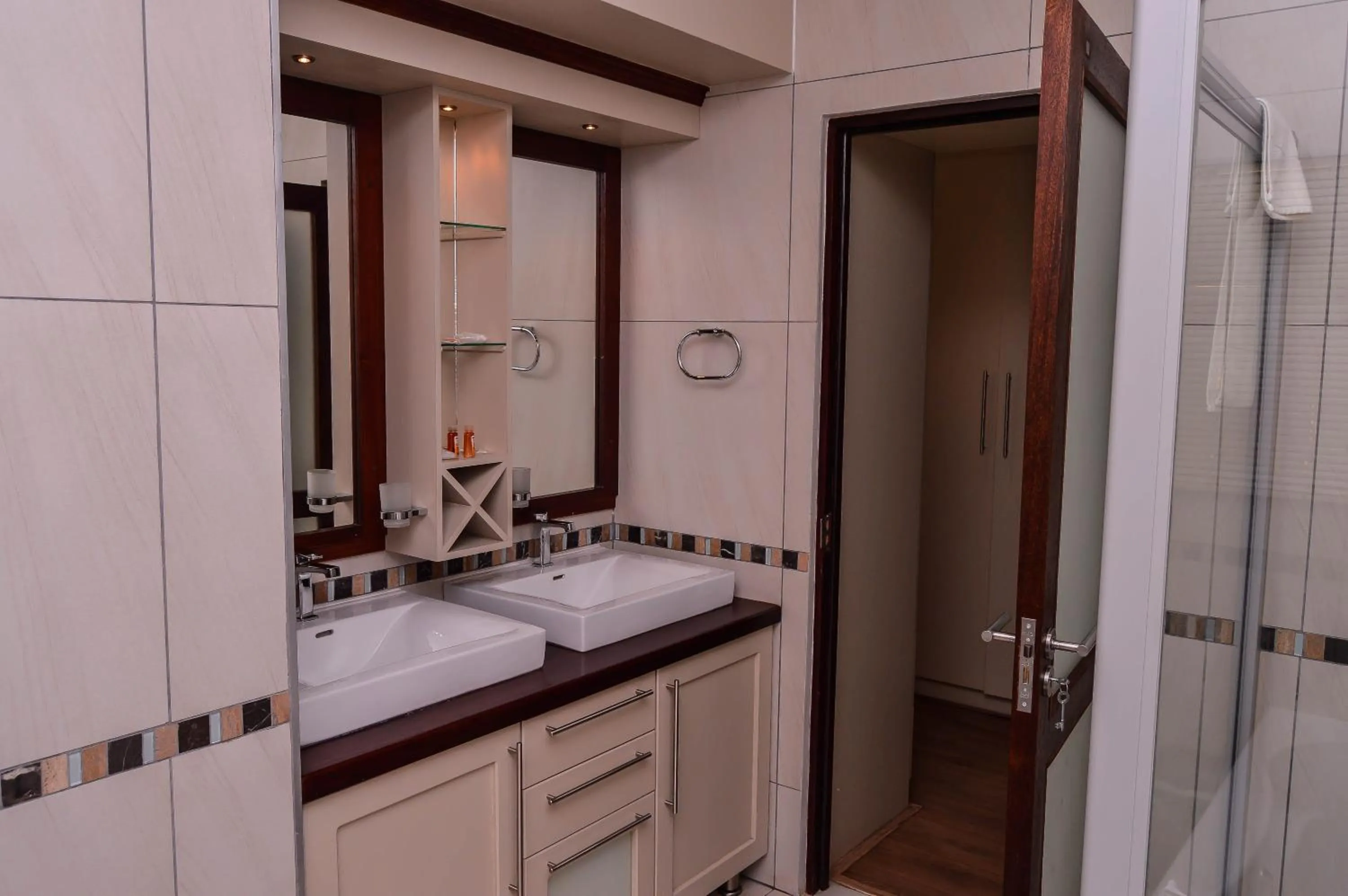 Shower in Sunriver Kalahari Lodge Riverside stay in Upington