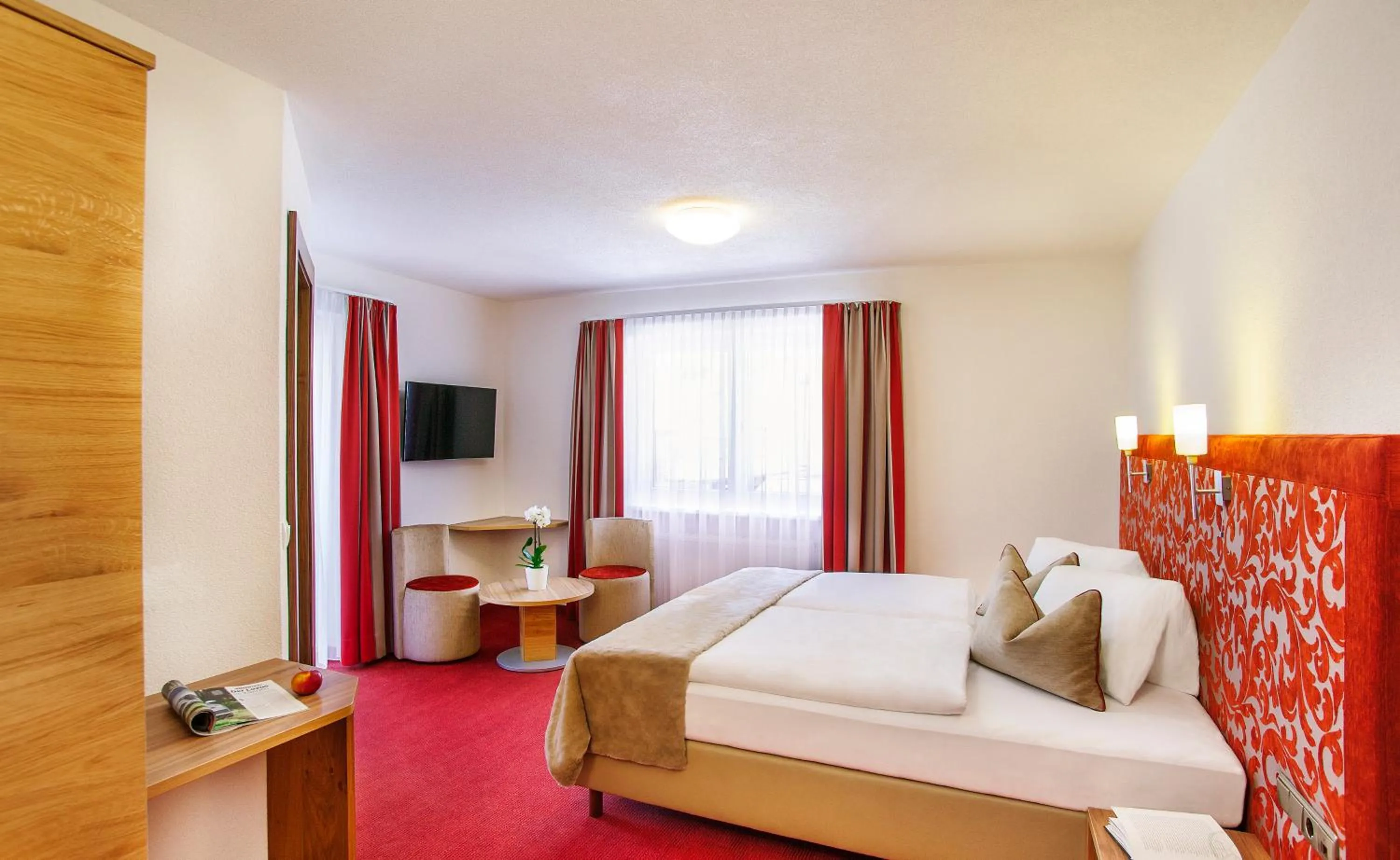Day, Bed in Hotel Garni Chasa Sulai