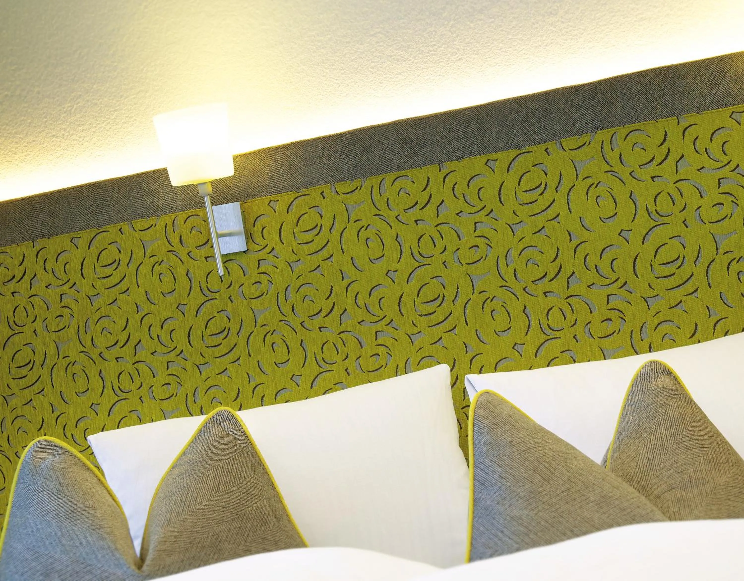 Bedroom, Bed in Hotel Garni Chasa Sulai