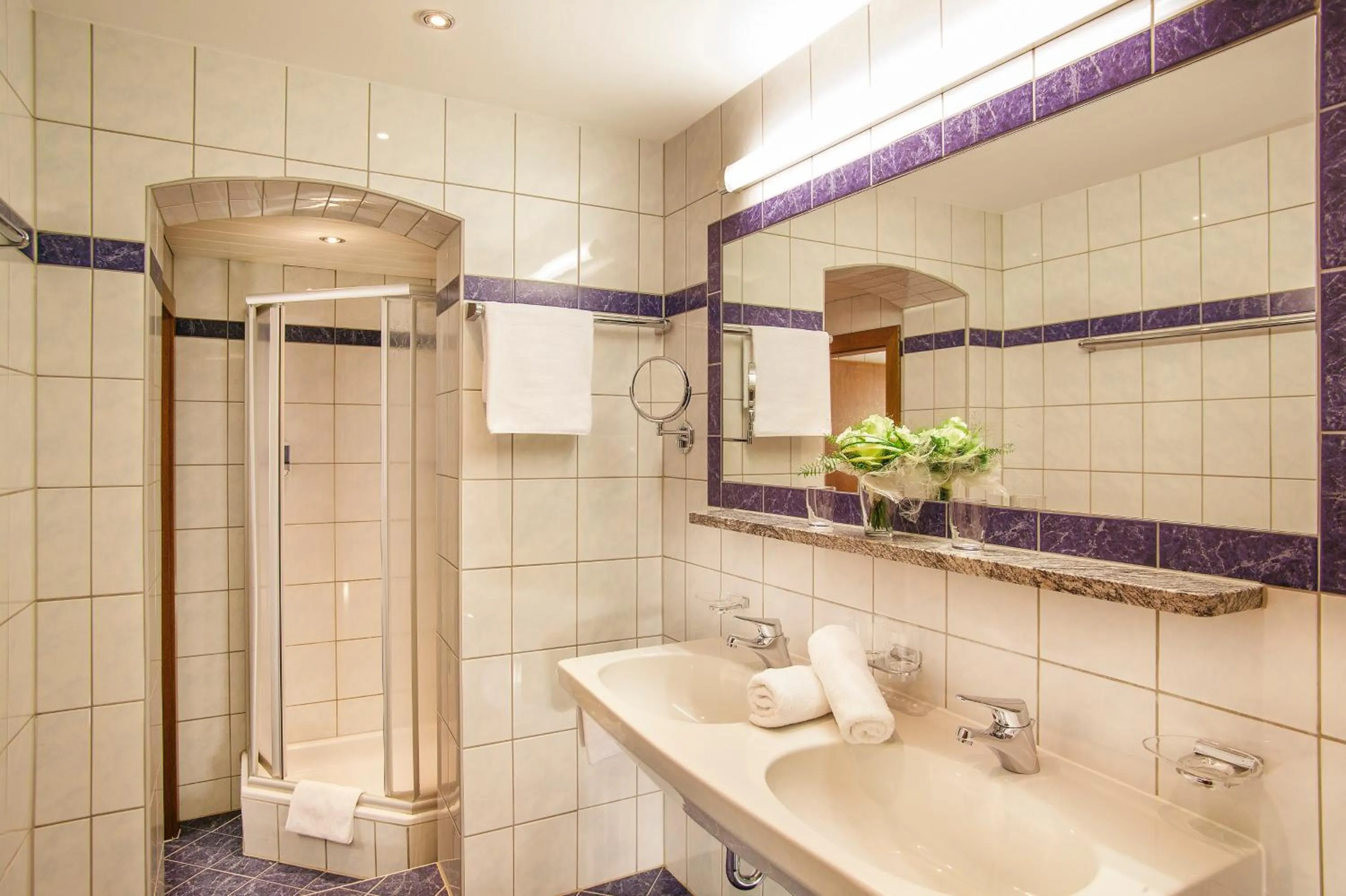 Bathroom in Hotel Garni Chasa Sulai