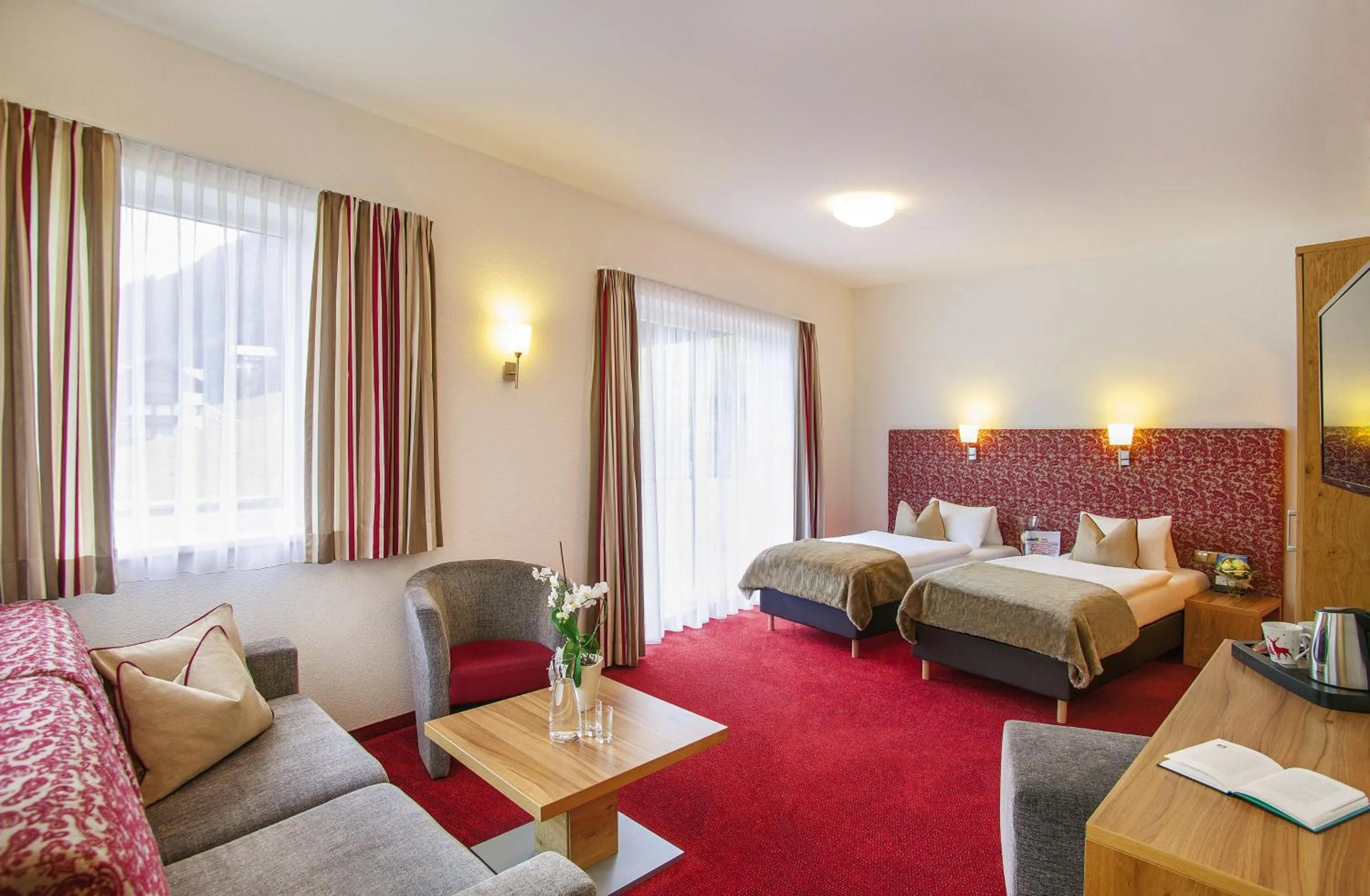 Bedroom, Bed in Hotel Garni Chasa Sulai