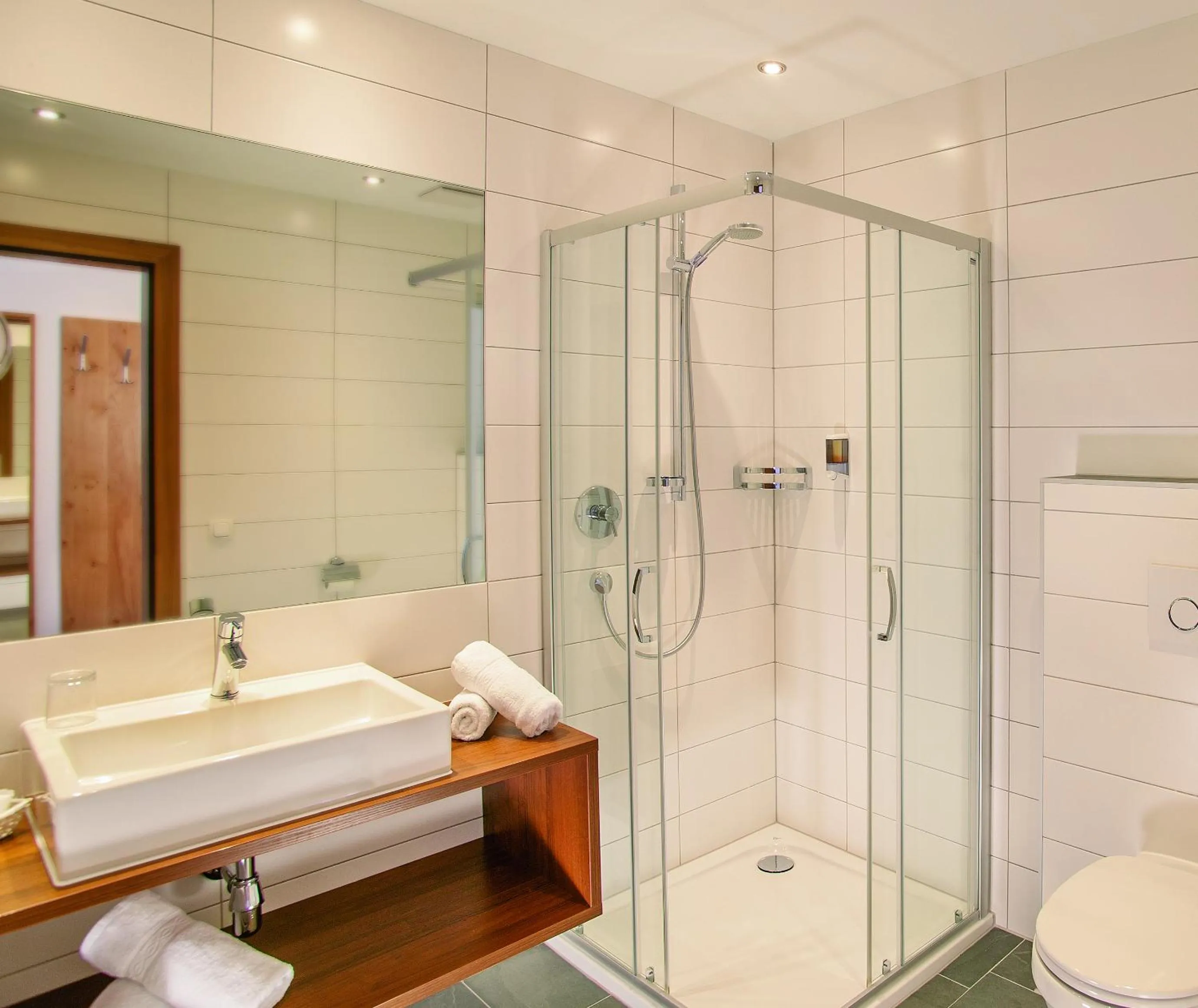 Shower in Hotel Garni Chasa Sulai