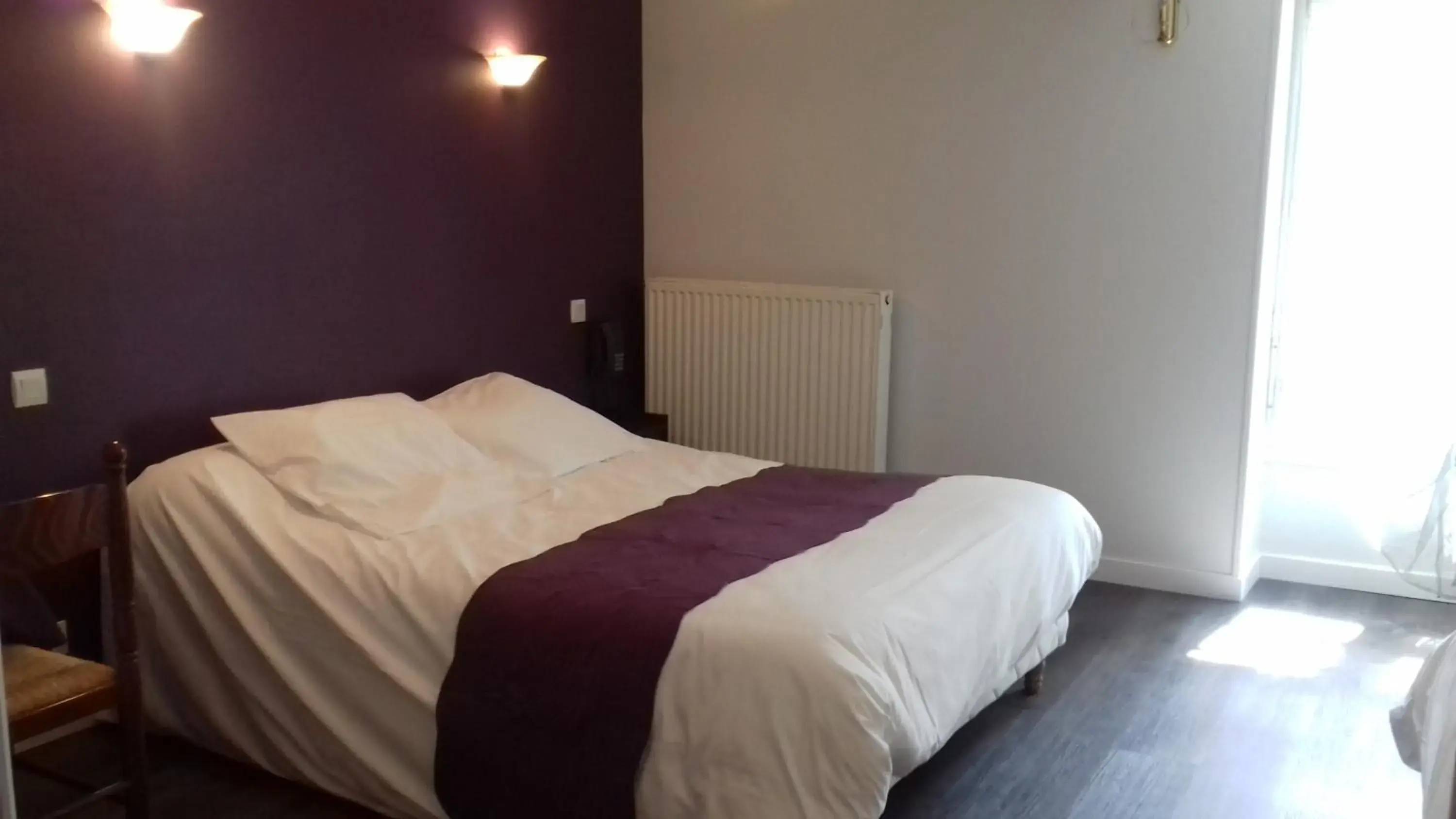 Bed in Logis hôtel restaurant Auberge de la Cloche Bed in Logis hôtel restaurant Auberge de la Cloche