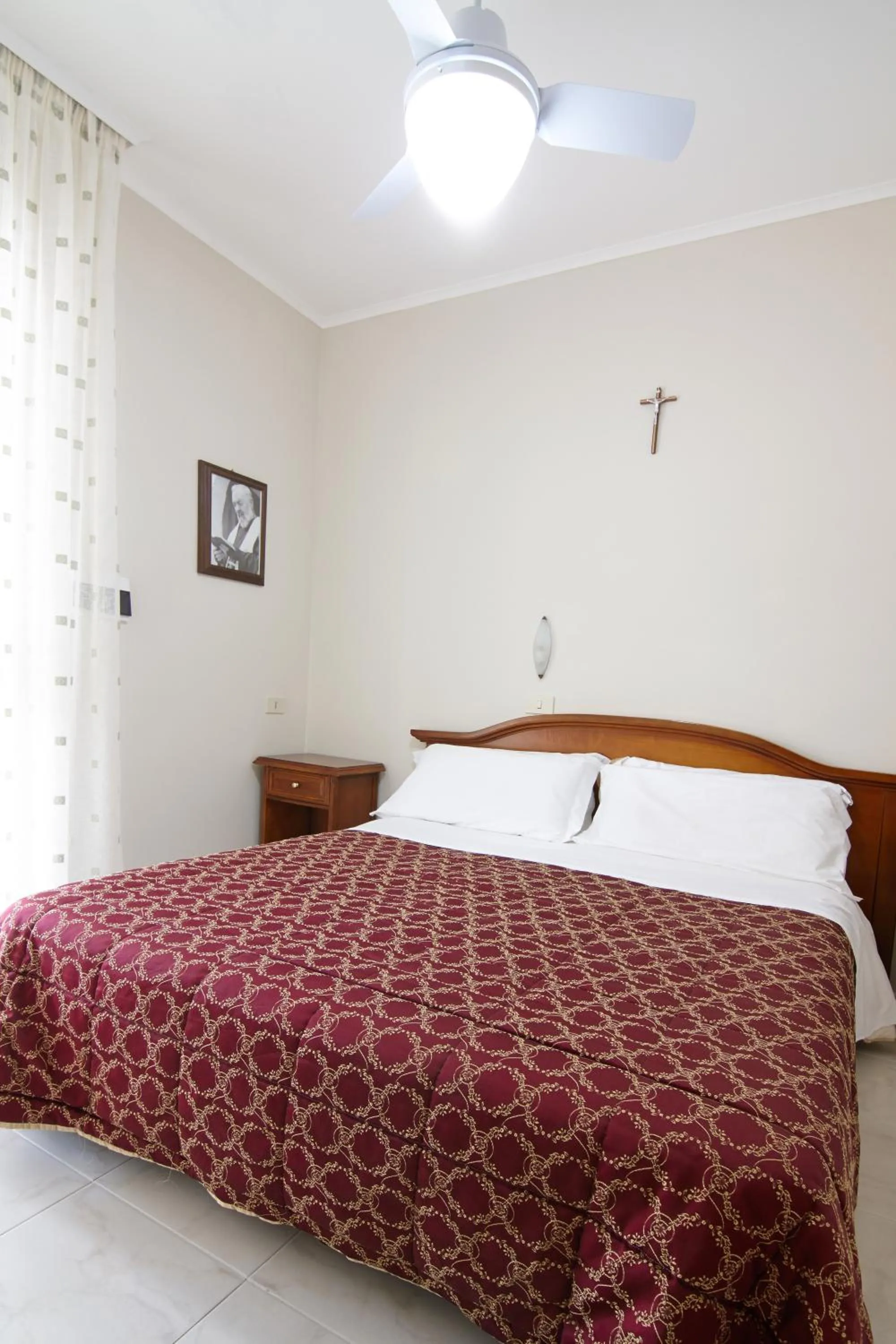 Bed in Albergo Villa Bianca