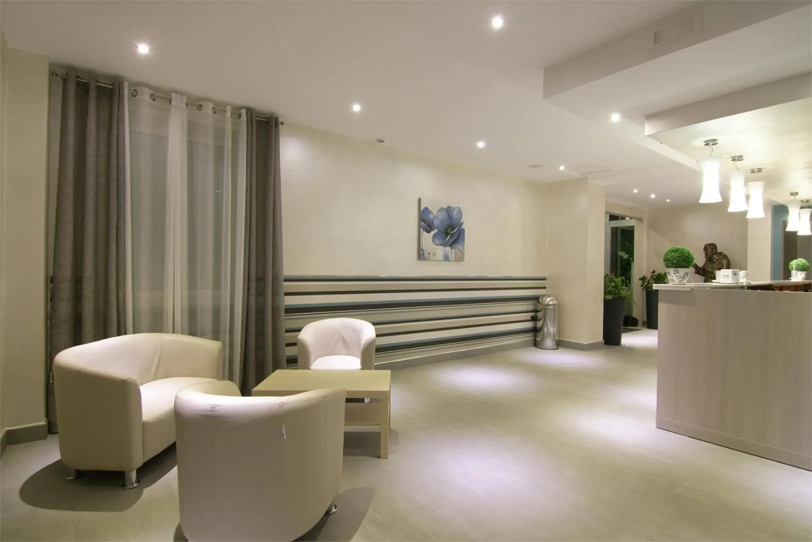 Communal lounge/ TV room in Albergo Villa Bianca