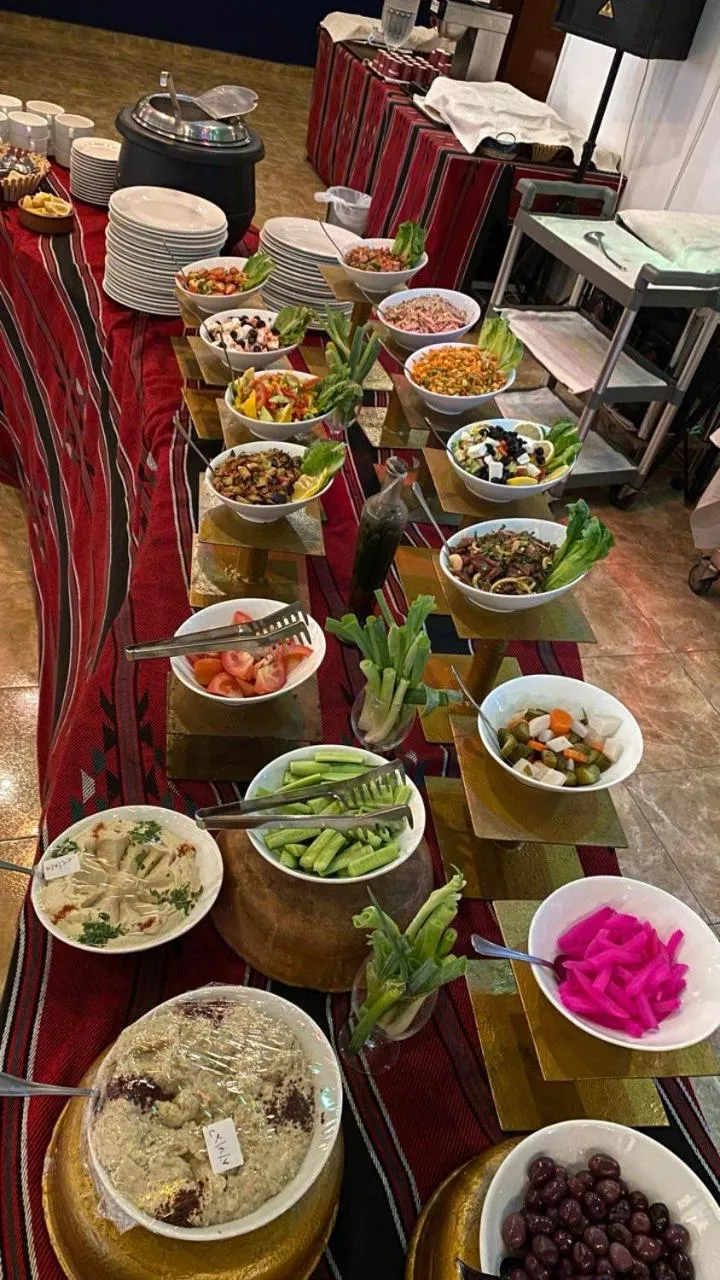 Restaurant/places to eat in Aquavista Hotel & Suites