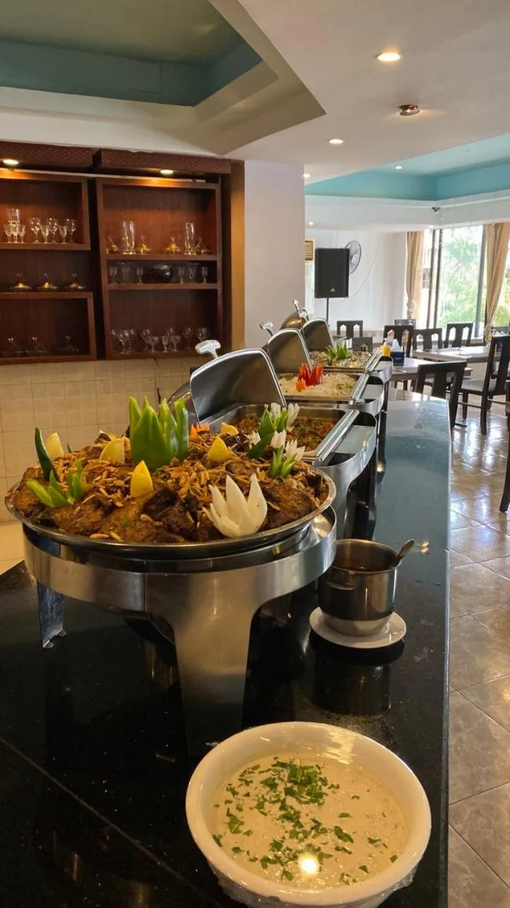 Restaurant/places to eat in Aquavista Hotel & Suites