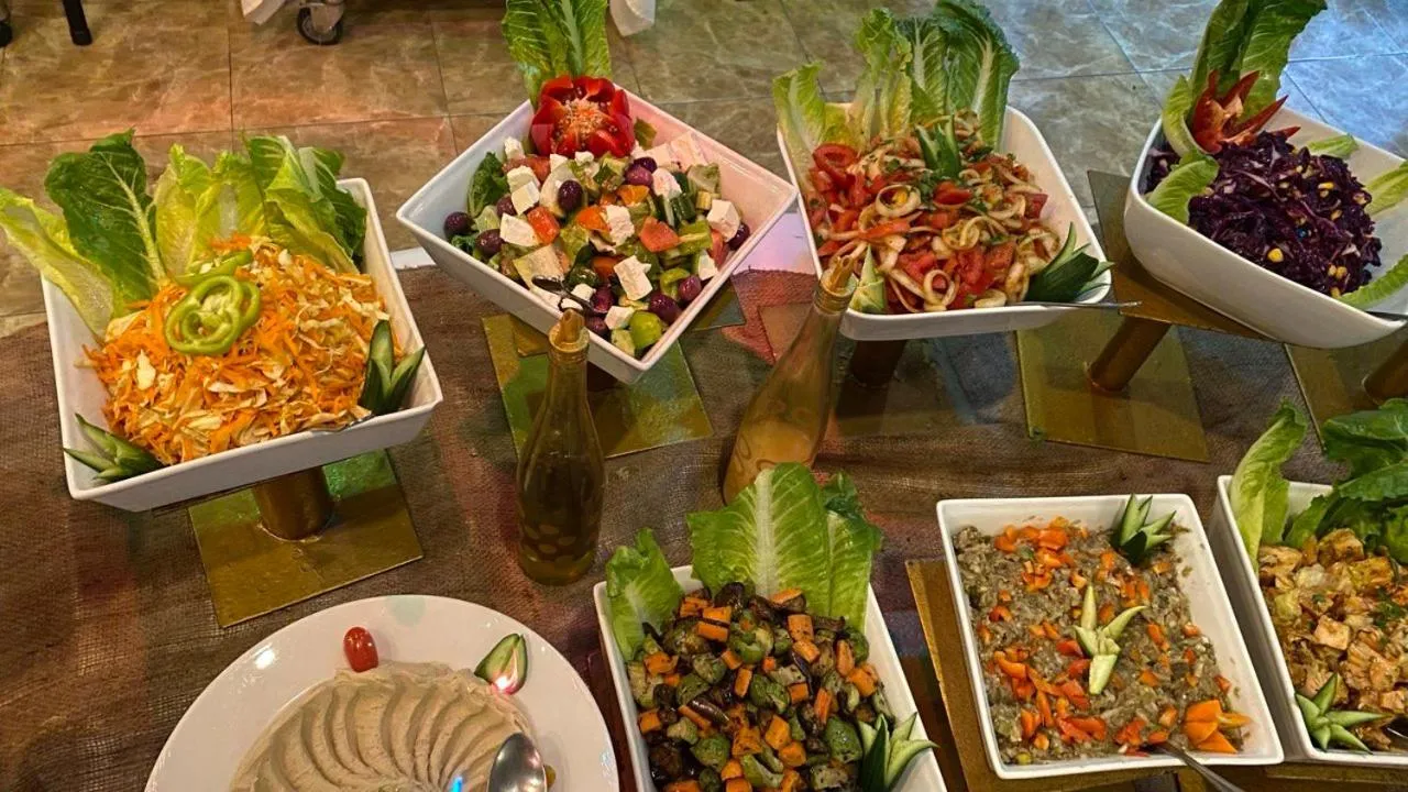 Restaurant/places to eat in Aquavista Hotel & Suites